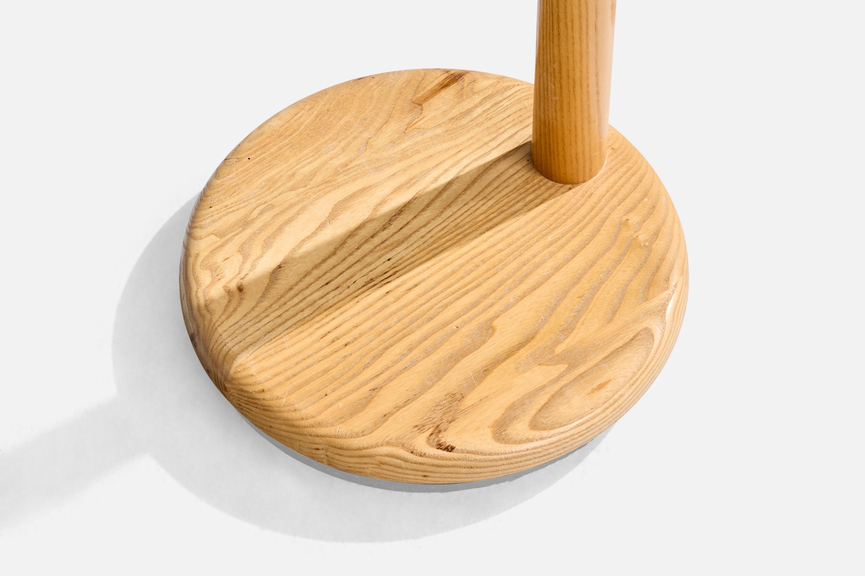 Designer svedese, lampade da terra, Oak, acciaio, rattan, Svezia, anni '70 in vendita 1