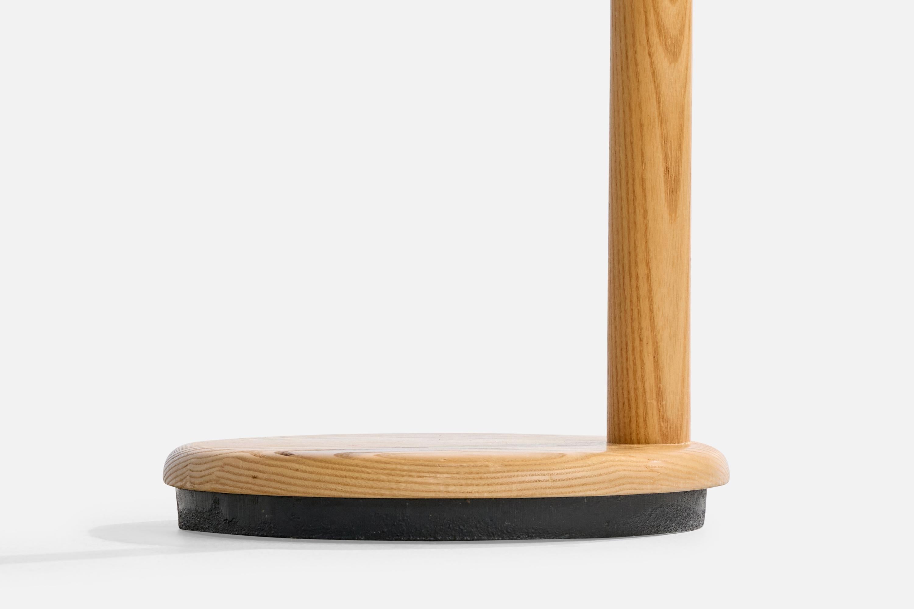 Designer svedese, lampade da terra, Oak, acciaio, rattan, Svezia, anni '70 in vendita 2