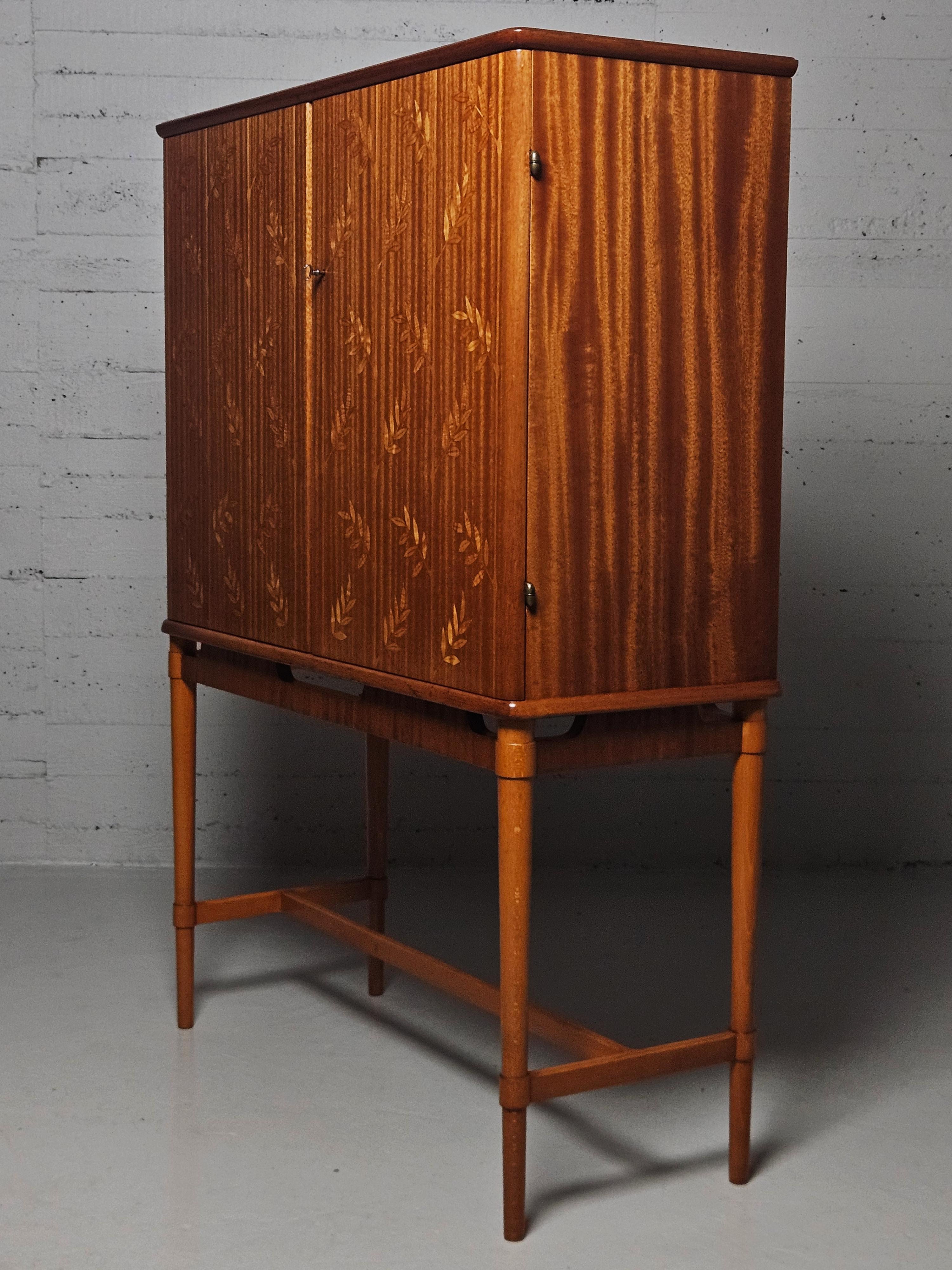 Swedish designer floral bar cabinet by Möbelbolaget Tranås, 1940s 1
