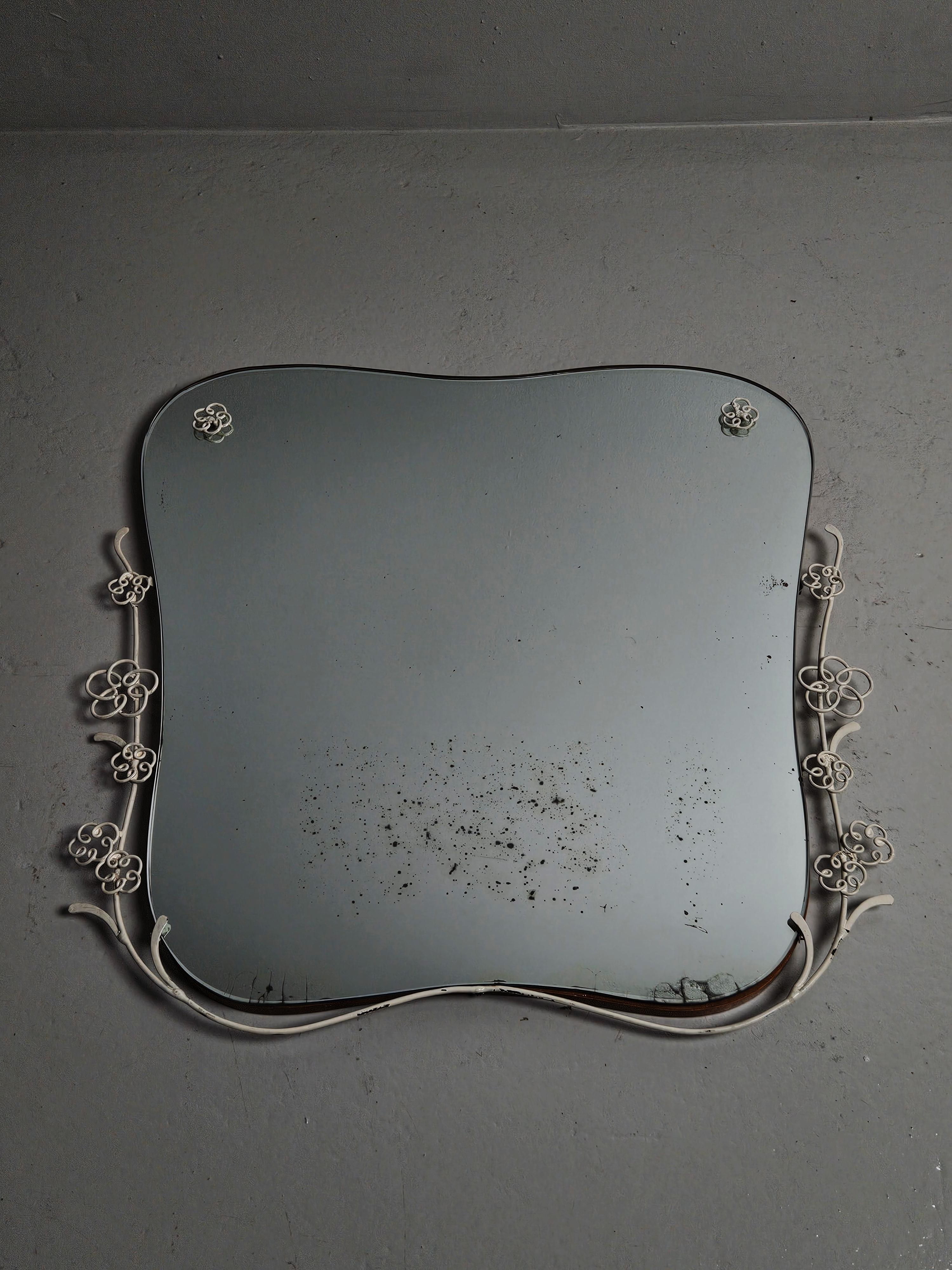 XX secolo Specchio da parete di design svedese con decorazioni floreali, anni '30 in vendita
