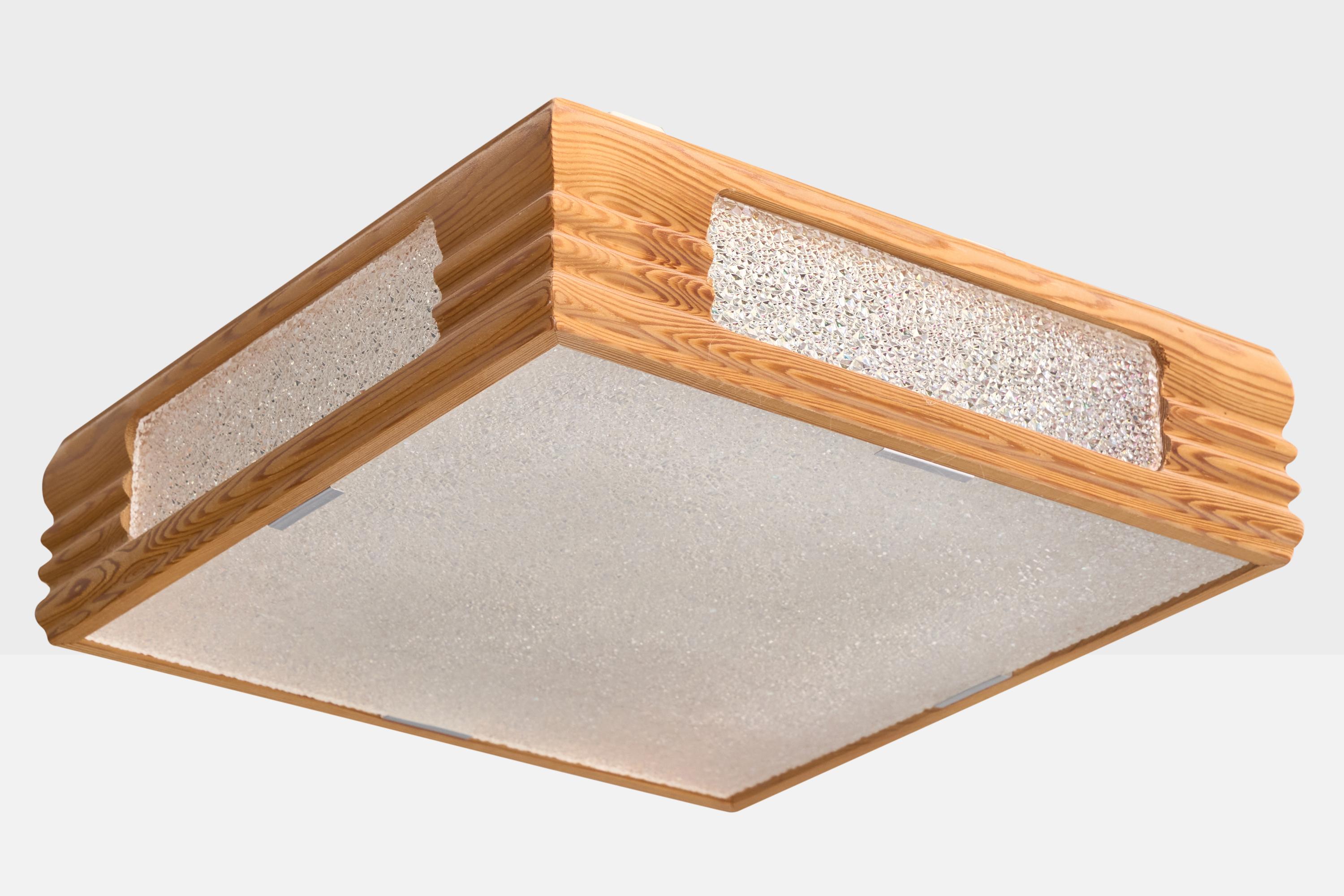 Monture encastrée en pin, en résine plastique et en métal laqué blanc cassé, conçue et produite en Suède, vers les années 1970.

Dimensions globales (pouces) : 5.4