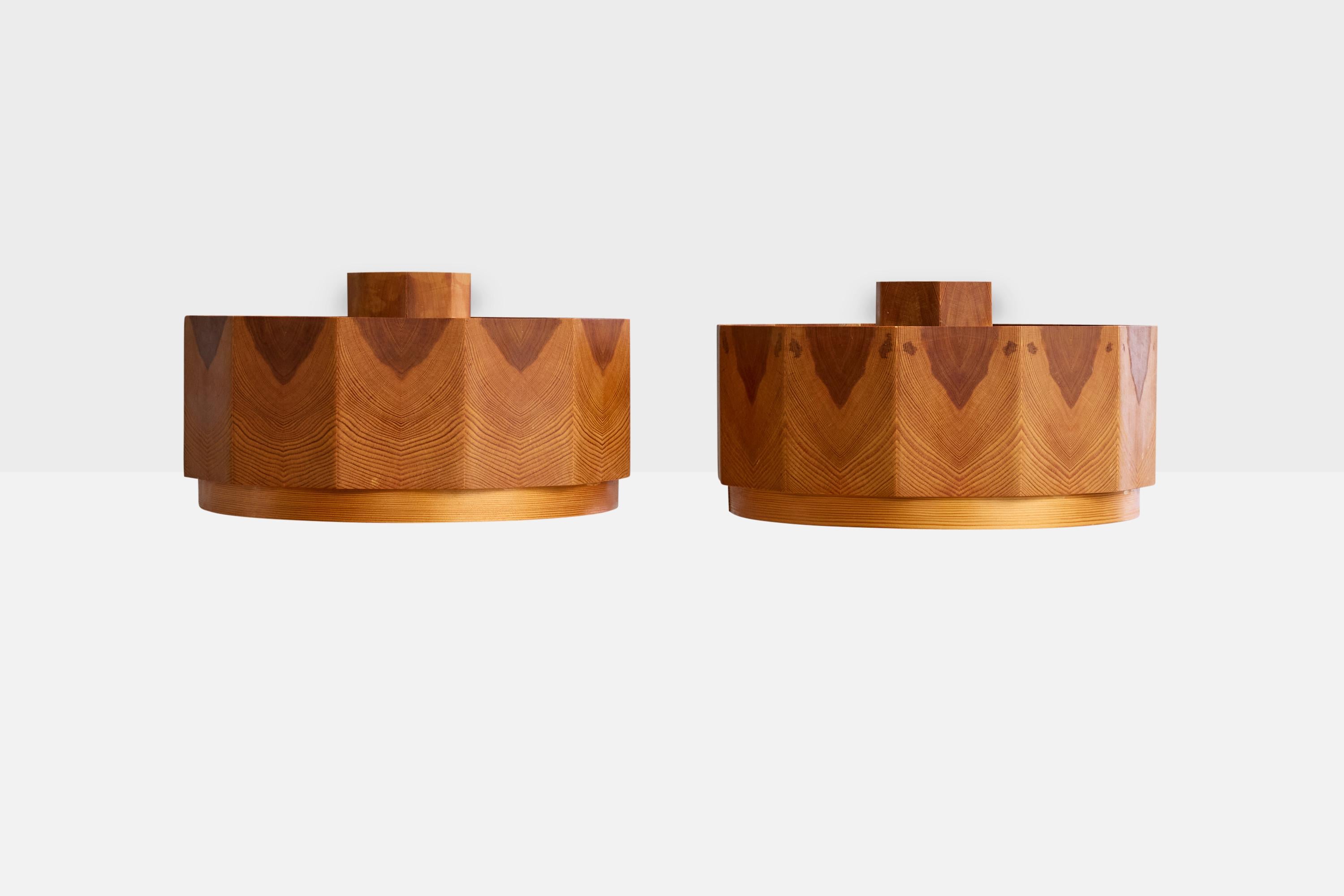 Schwedischer Designer, Flush Mounts, Kiefer, Schweden, 1970er (Moderne der Mitte des Jahrhunderts) im Angebot
