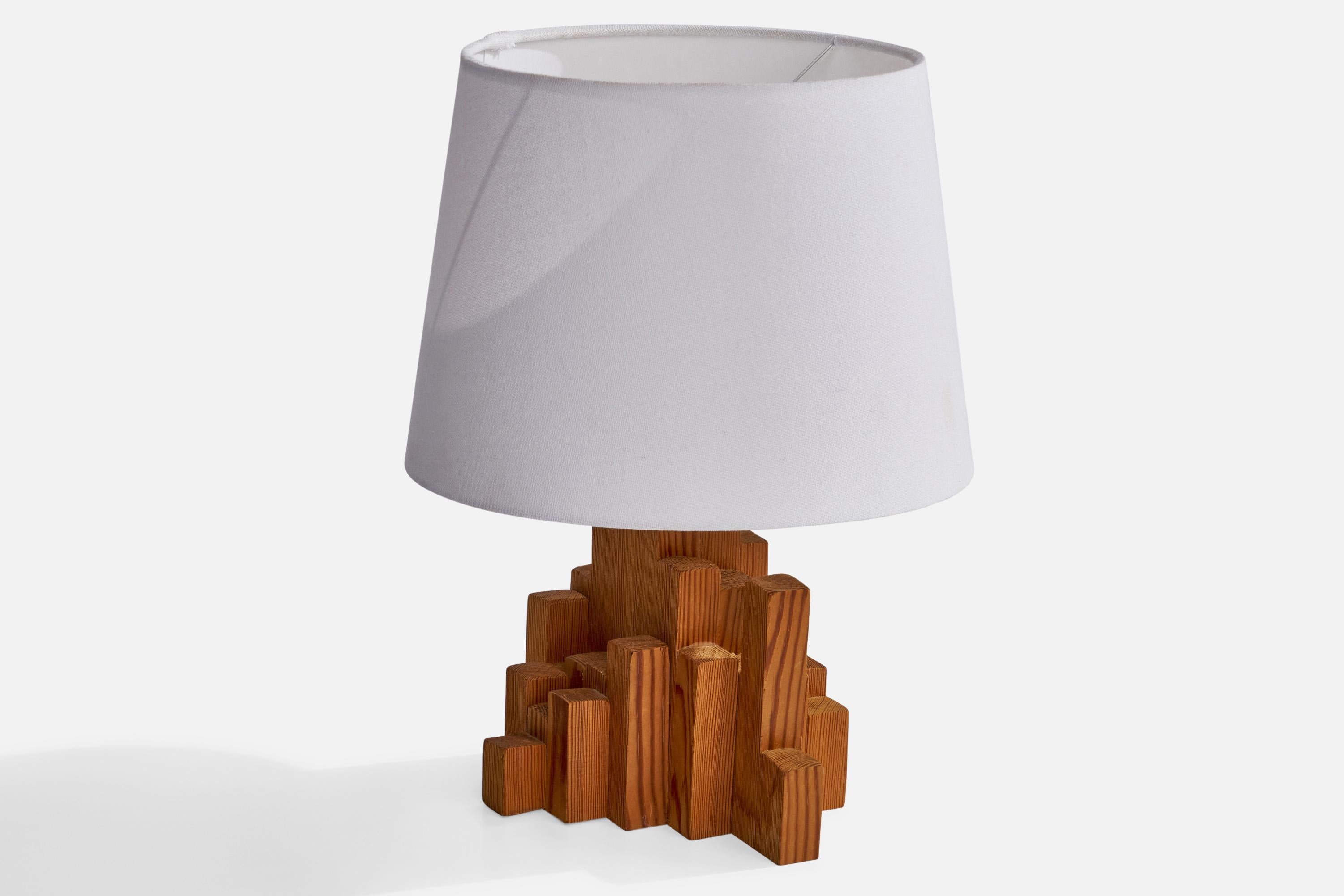 Suédois Designer suédois, lampe de table de forme libre, pin, Suède, années 1970 en vente
