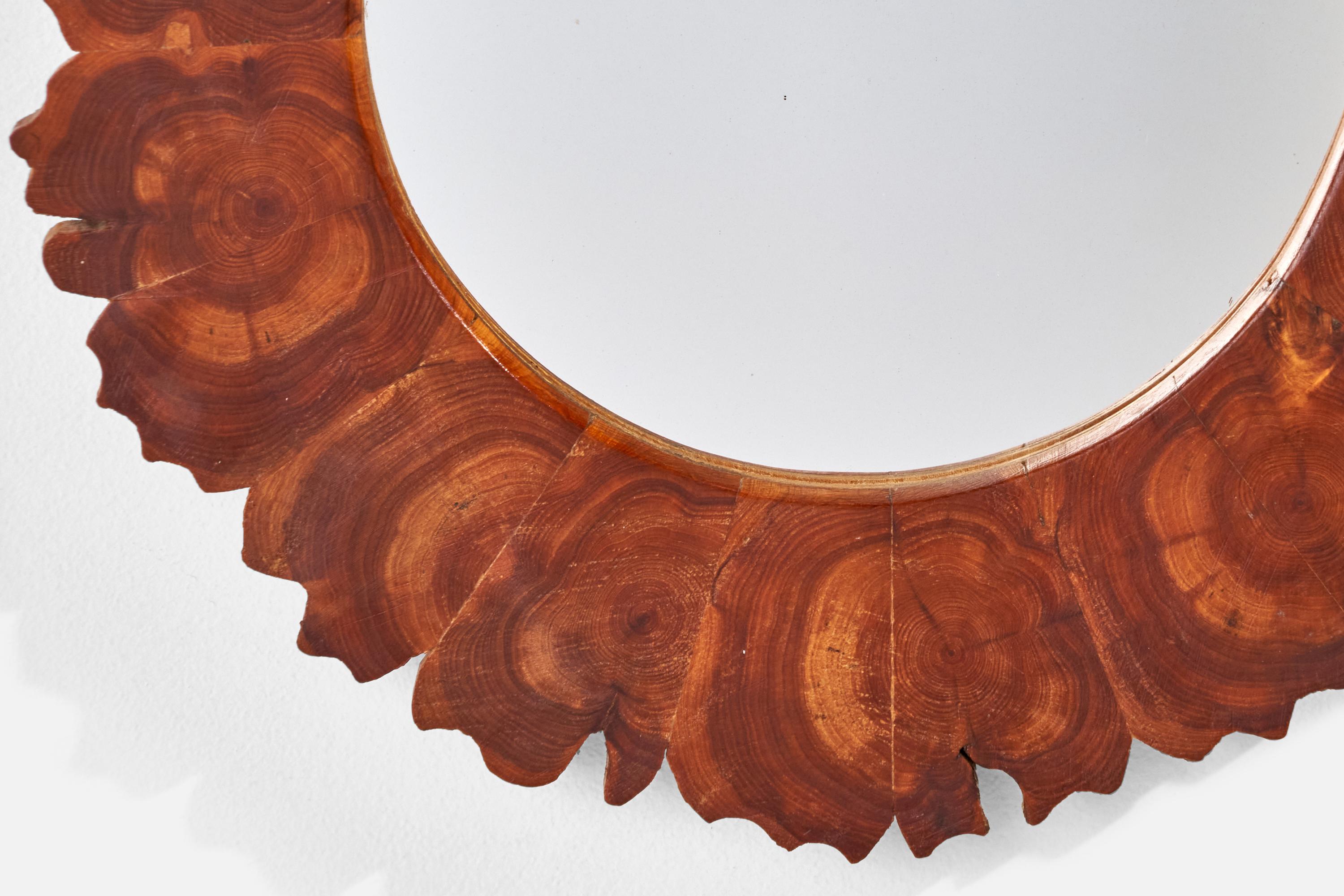 Designer suédois, miroir mural de forme libre, bois de ronce, Suède, années 1960 en vente 1