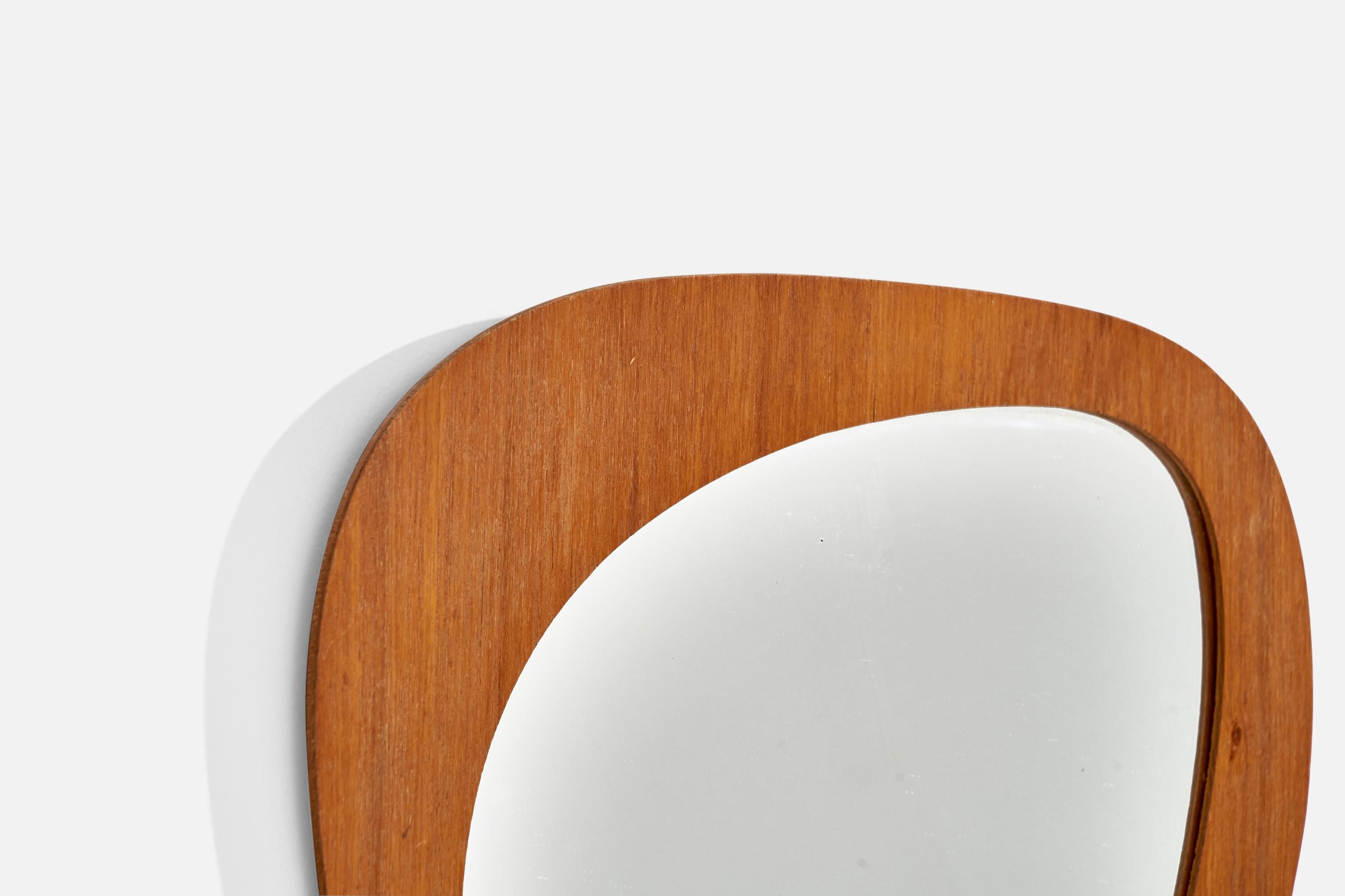 Suédois Miroir mural Freeform de designer suédois, teck, Suède, années 1950 en vente