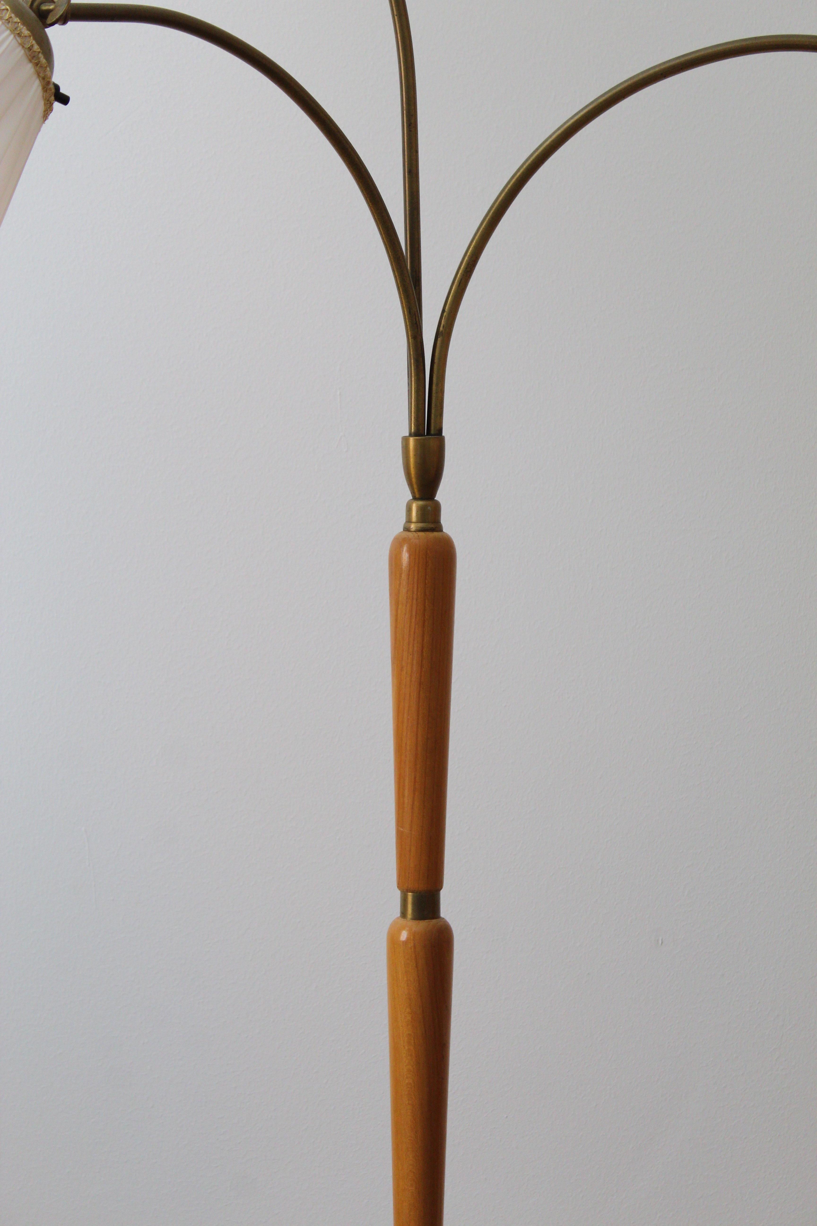 An adjustable three-armed functionalist floor lamp. With adjustable arms. Brand new Swedish-made lampshades.

Dimensions variable.

Other designers of the period include Josef Frank, Paavo Tynell, Hans Agne Jacobsen, and Alvar Aalto.
