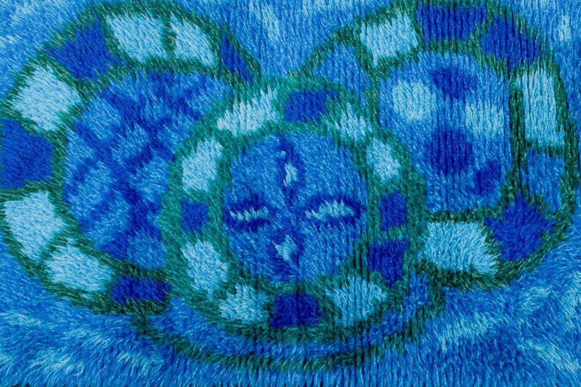 Schwedischer Designer, handgewebter Rya-Teppich mit geometrischem Muster. (Handgewebt) im Angebot