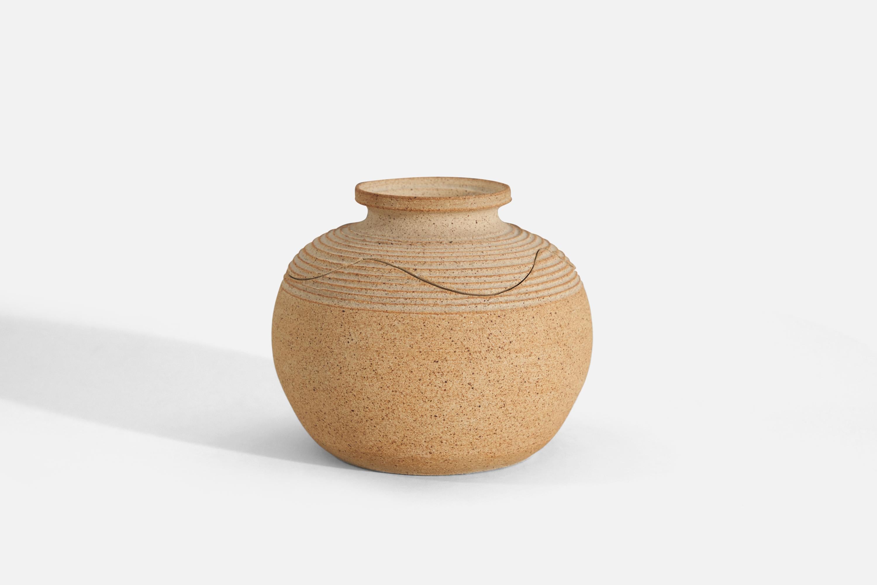 Svedese Designer svedese, vaso, gres, Svezia, 1960 ca. in vendita