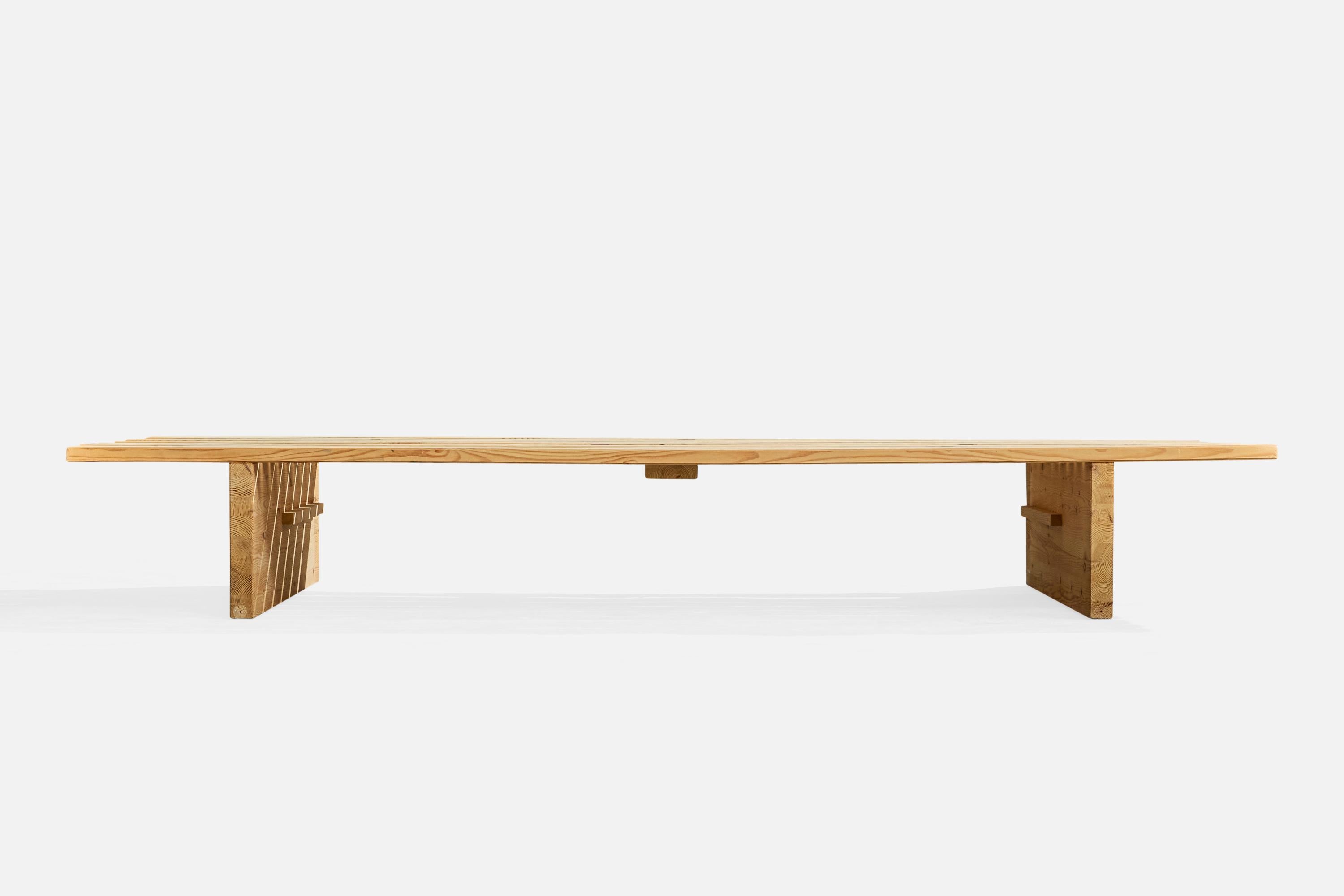 Swedish Designer, Large Bench, Pine, Sweden, 1980s Sueco en venta