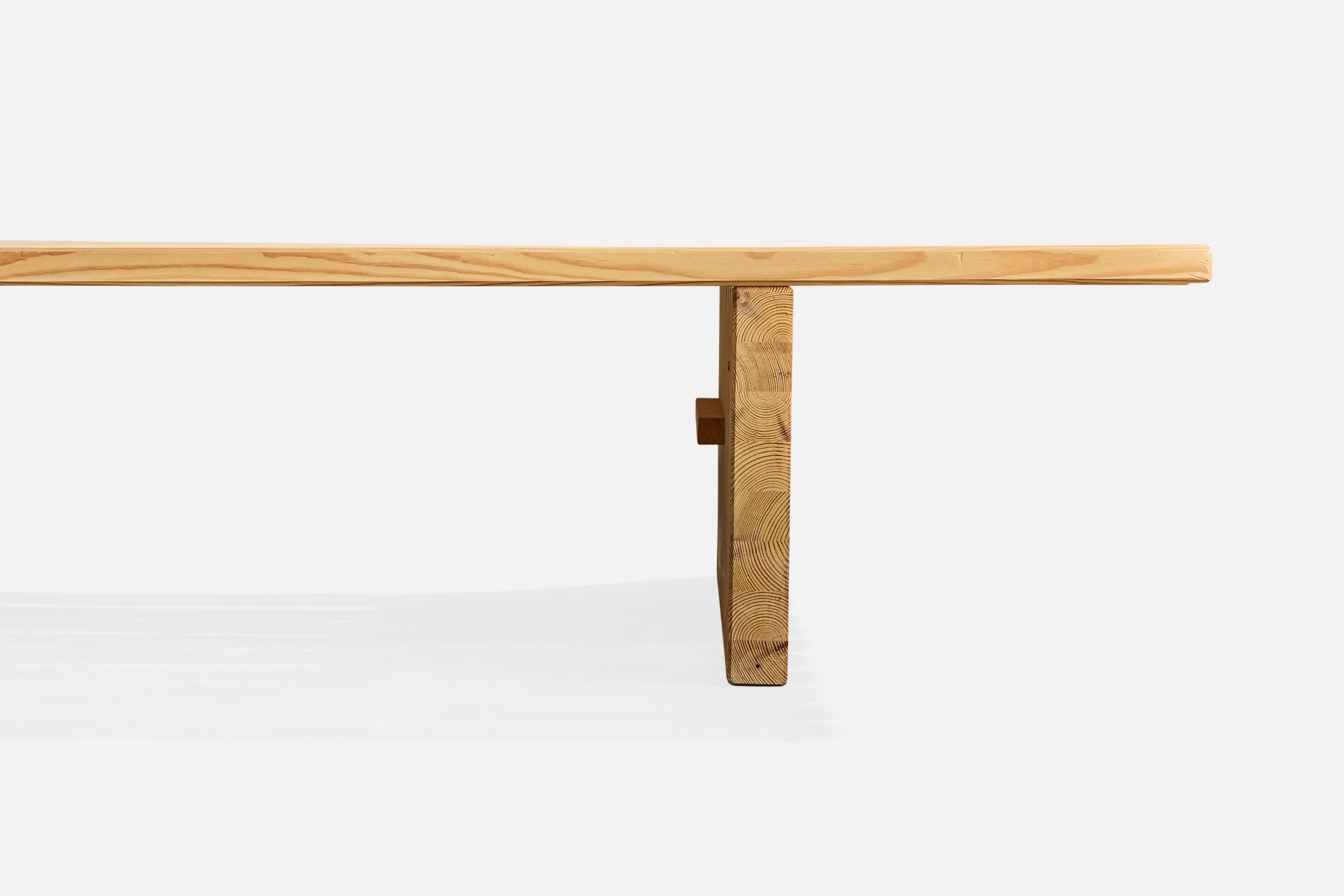 Swedish Designer, Large Bench, Pine, Sweden, 1980s en Bueno estado para la venta en High Point, NC