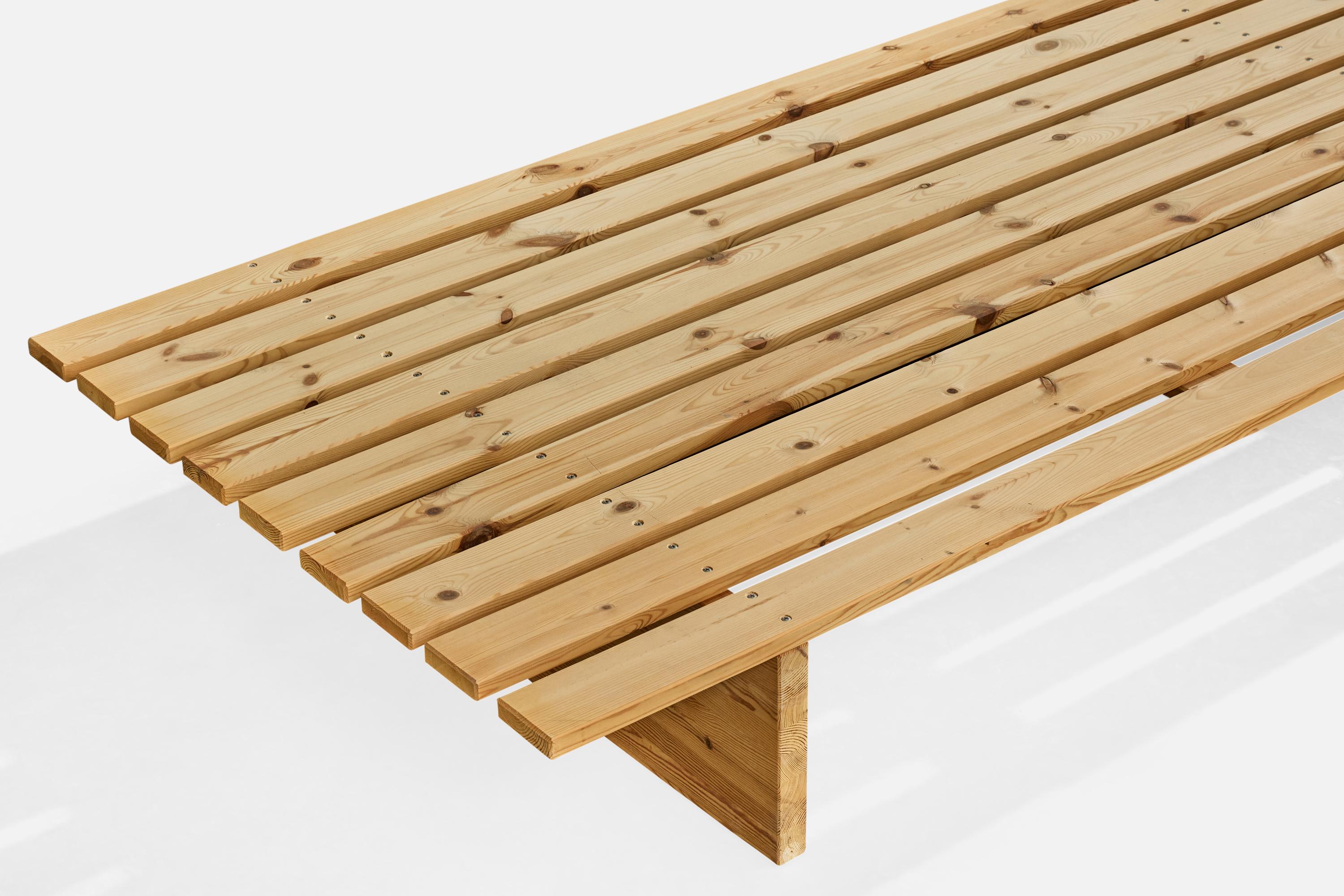 Swedish Designer, Large Bench, Pine, Sweden, 1980s Pino en venta