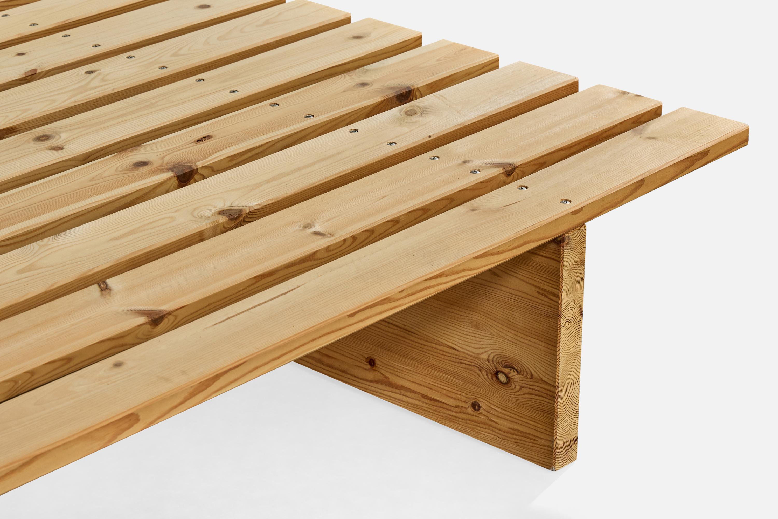 Swedish Designer, Large Bench, Pine, Sweden, 1980s en venta 1