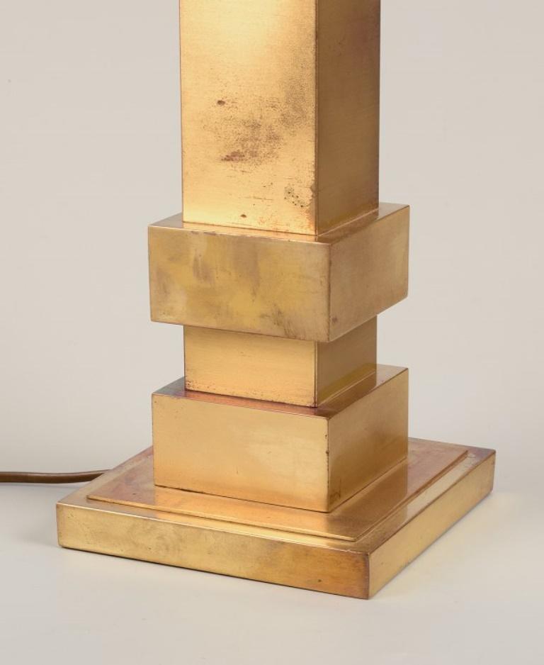 Swedish designer, large table lamp in brass. Modernist Scandinavian design. In Excellent Condition For Sale In Copenhagen, DK