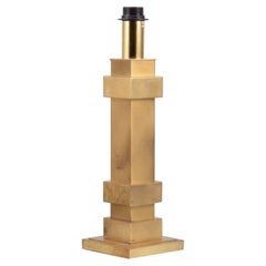 Designer suédois, grande lampe de table en laiton. Design scandinave moderniste.