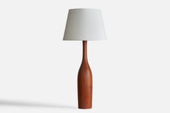 Designer suédois, grande lampe de bureau, teck, laiton, Suède, années 1960