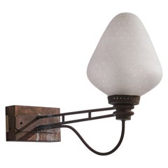 Diseñador sueco, gran aplique de pared, hierro, cristal, Suecia, años 30
