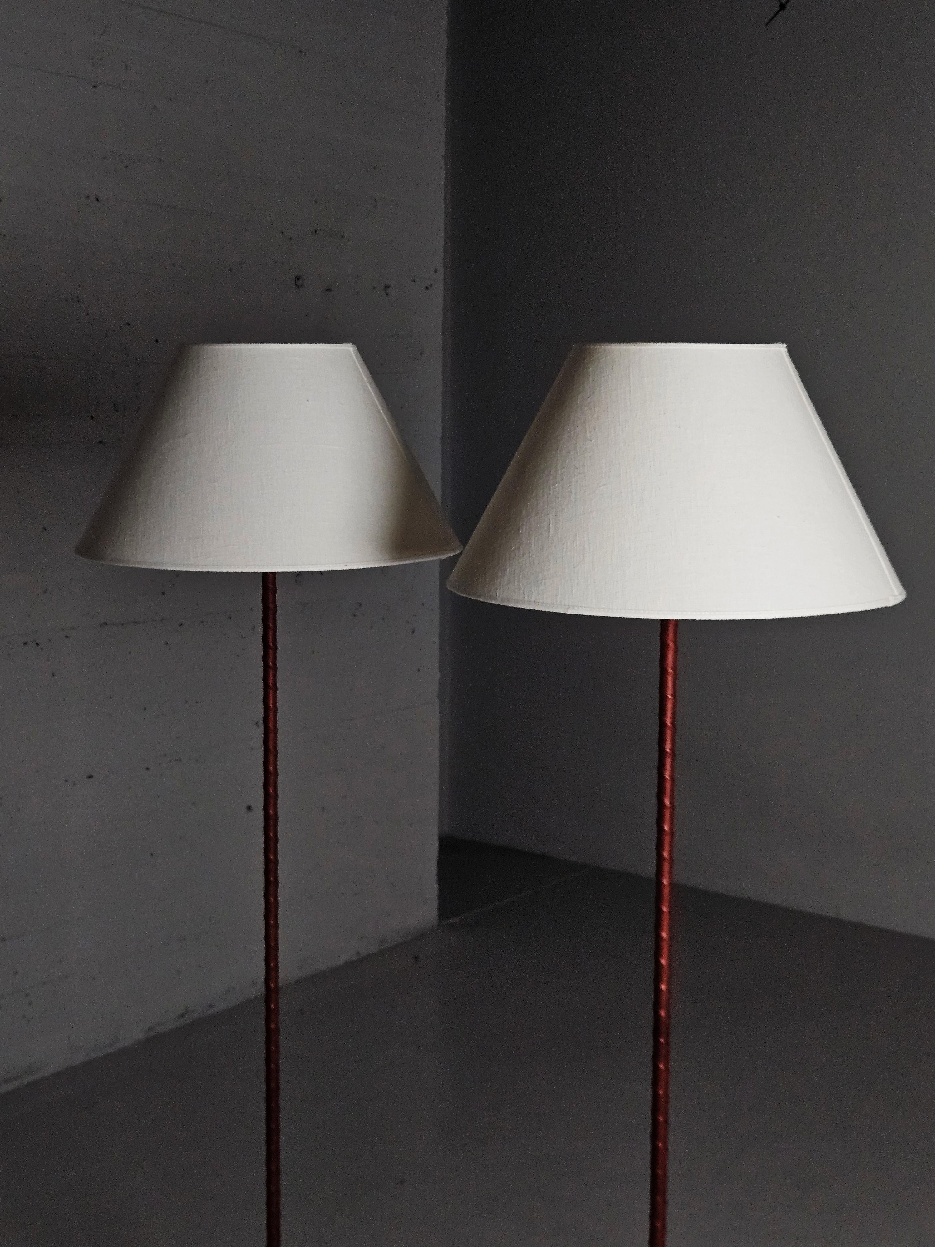 Swedish designer leather and brass floor lamps by MAE, Sweden, 1950s In Good Condition In Eskilstuna, SE