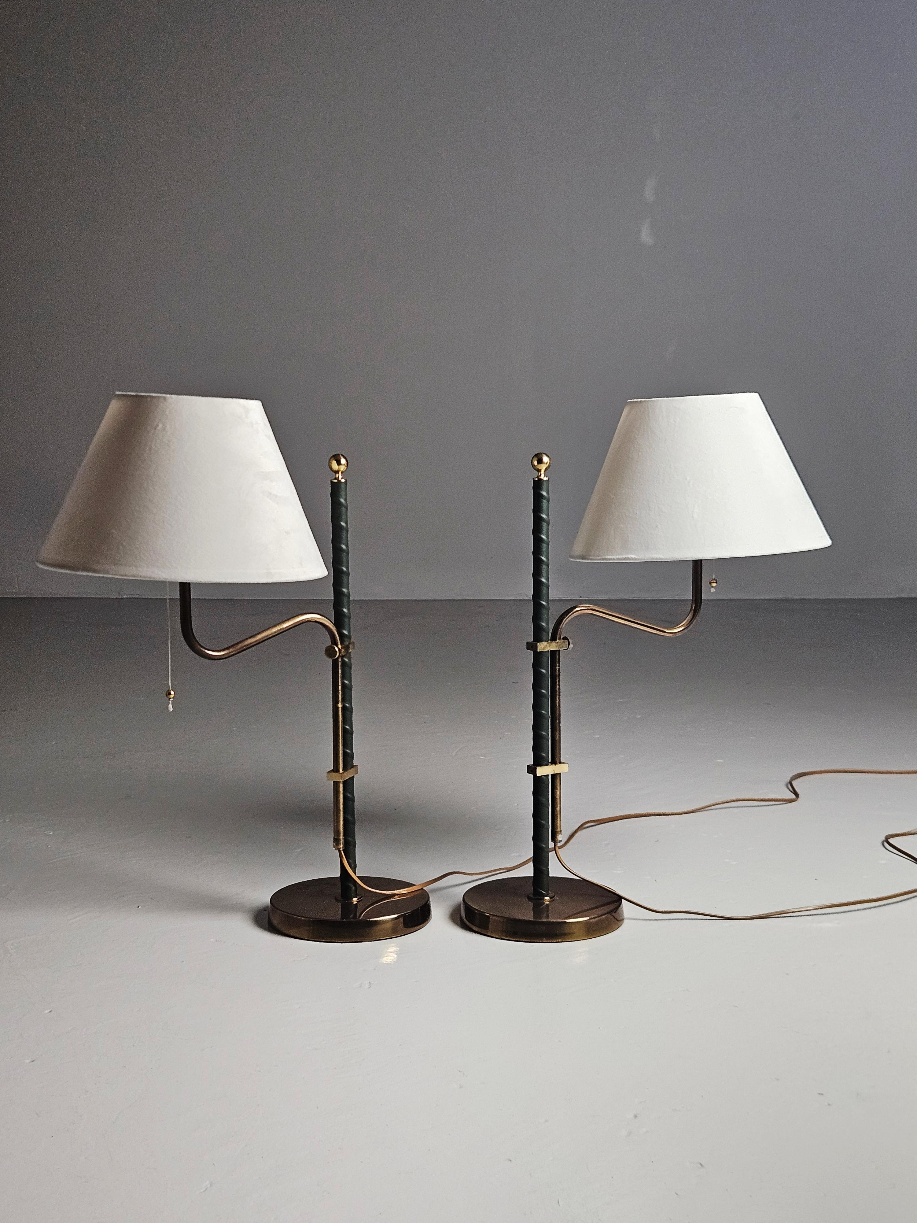 Scandinave moderne Lampes de table de designer suédois en cuir et laiton, Bergboms, années 1960 en vente