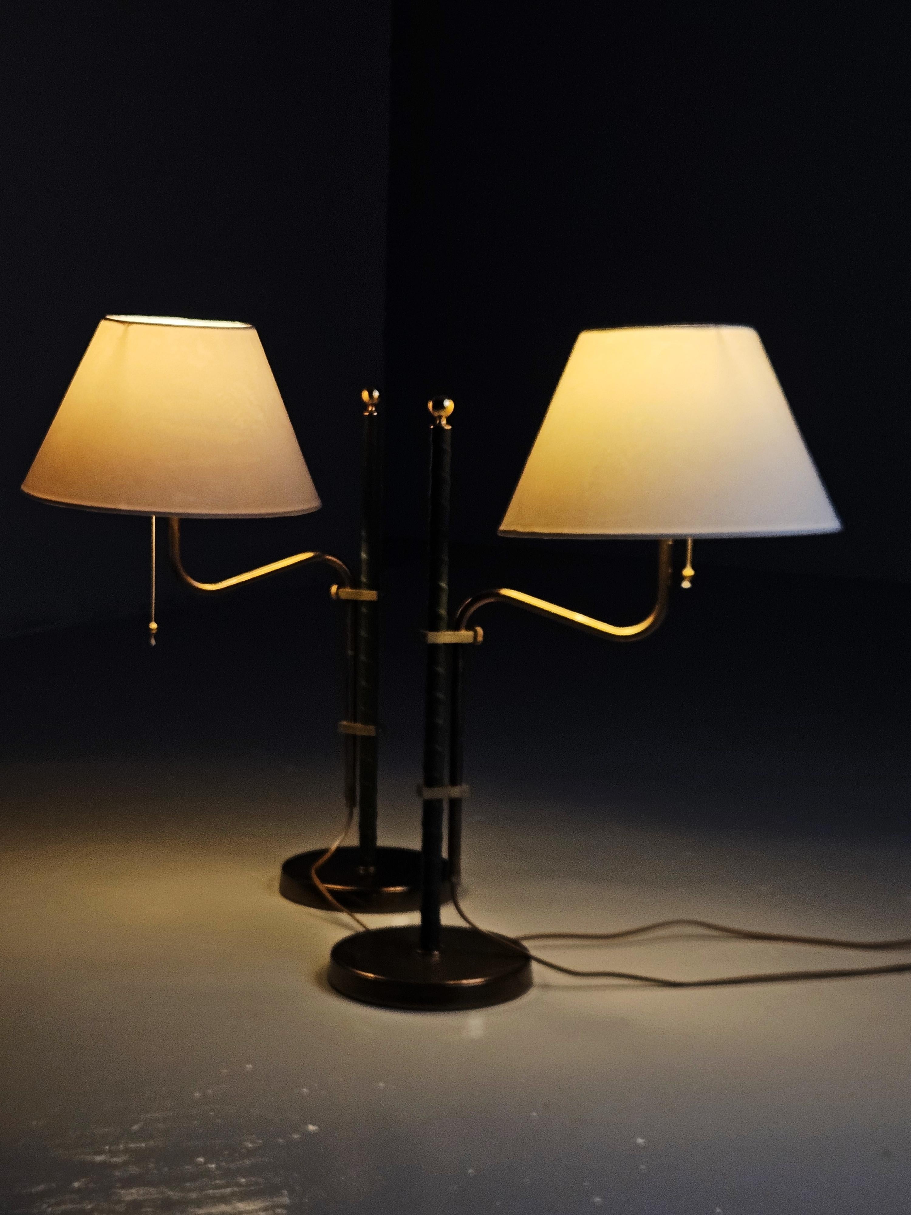 Laiton Lampes de table de designer suédois en cuir et laiton, Bergboms, années 1960 en vente