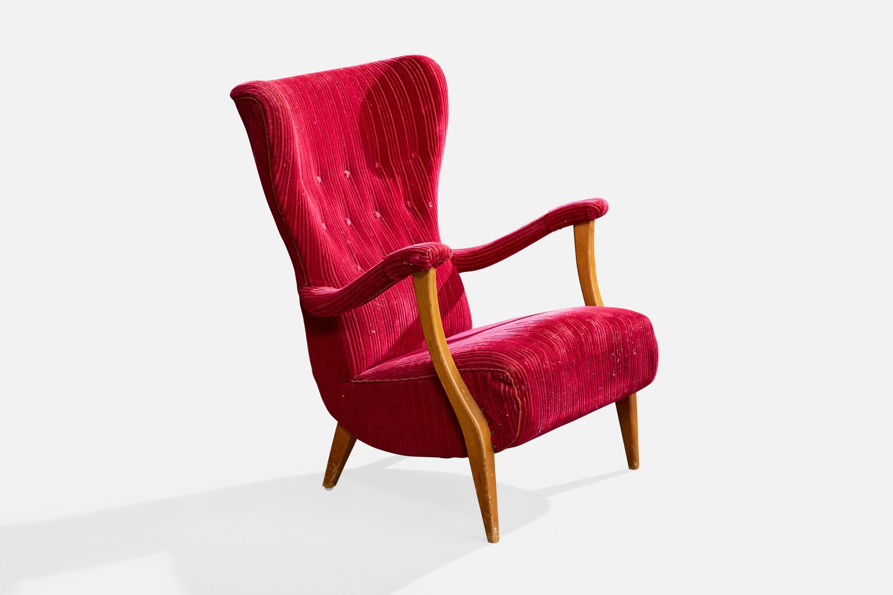 Chaise longue en bois et tissu rouge conçue et produite en Suède, vers les années 1940.

Usure modérée à importante du cadre en bois.

Tissu vintage en mauvais état. Il est recommandé de le retapisser.

Dimensions globales (pouces) : 37.5 