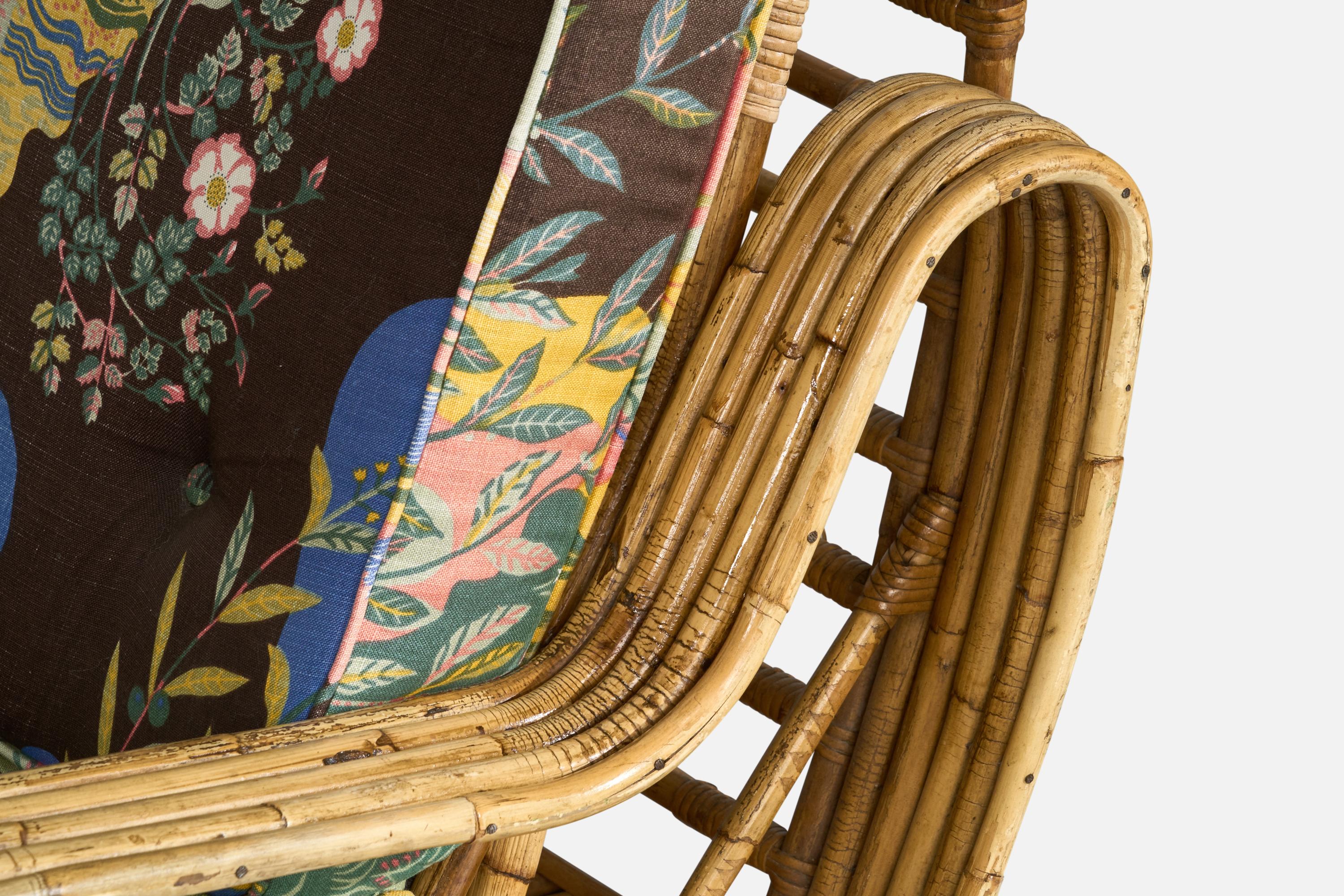 Designer suédois, chaises longues, bambou, rotin, tissu, Suède, années 1950 Bon état - En vente à High Point, NC