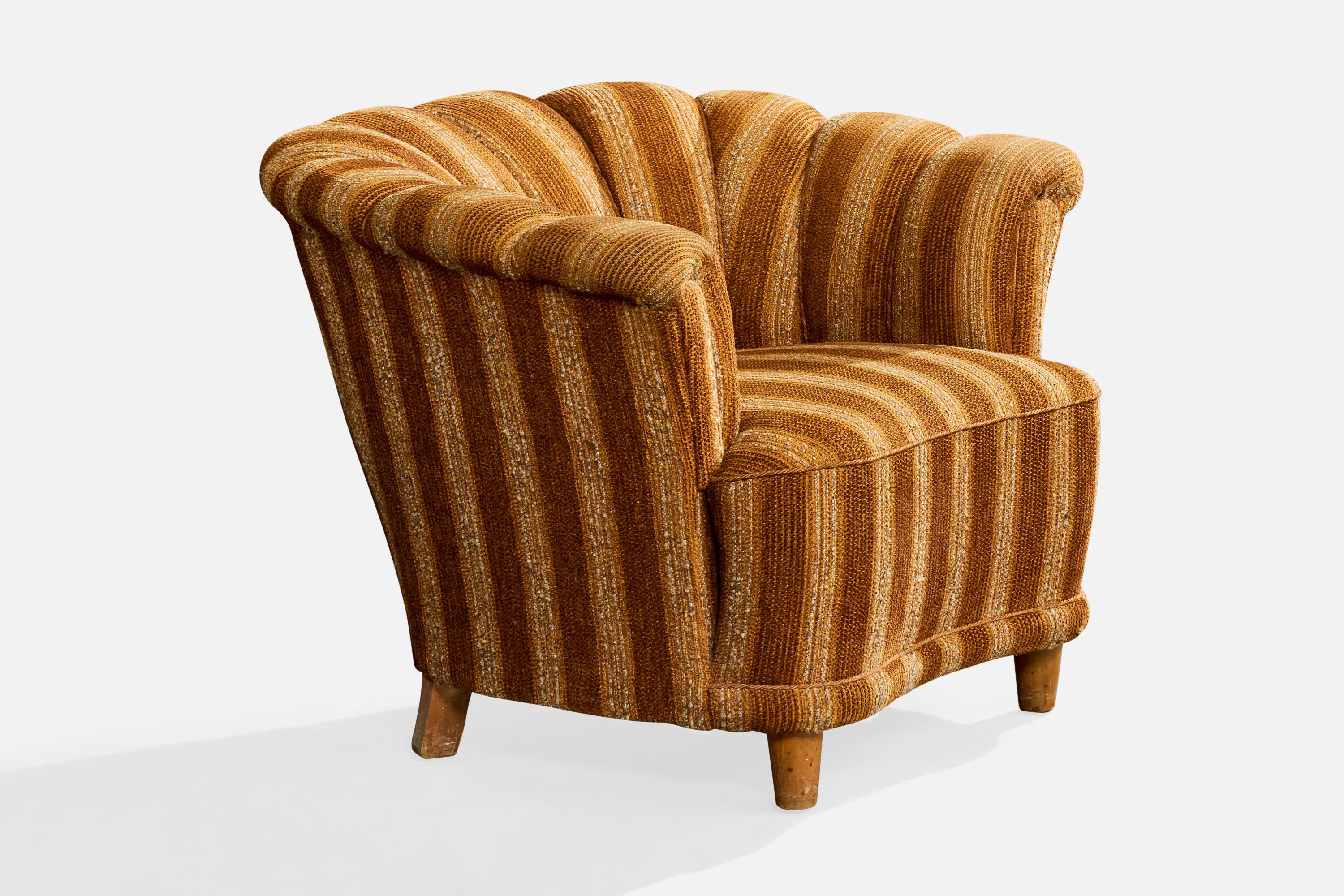 Swedish Designer, Lounge Chairs, Fabric, Wood, Sweden, 1940s État moyen - En vente à High Point, NC