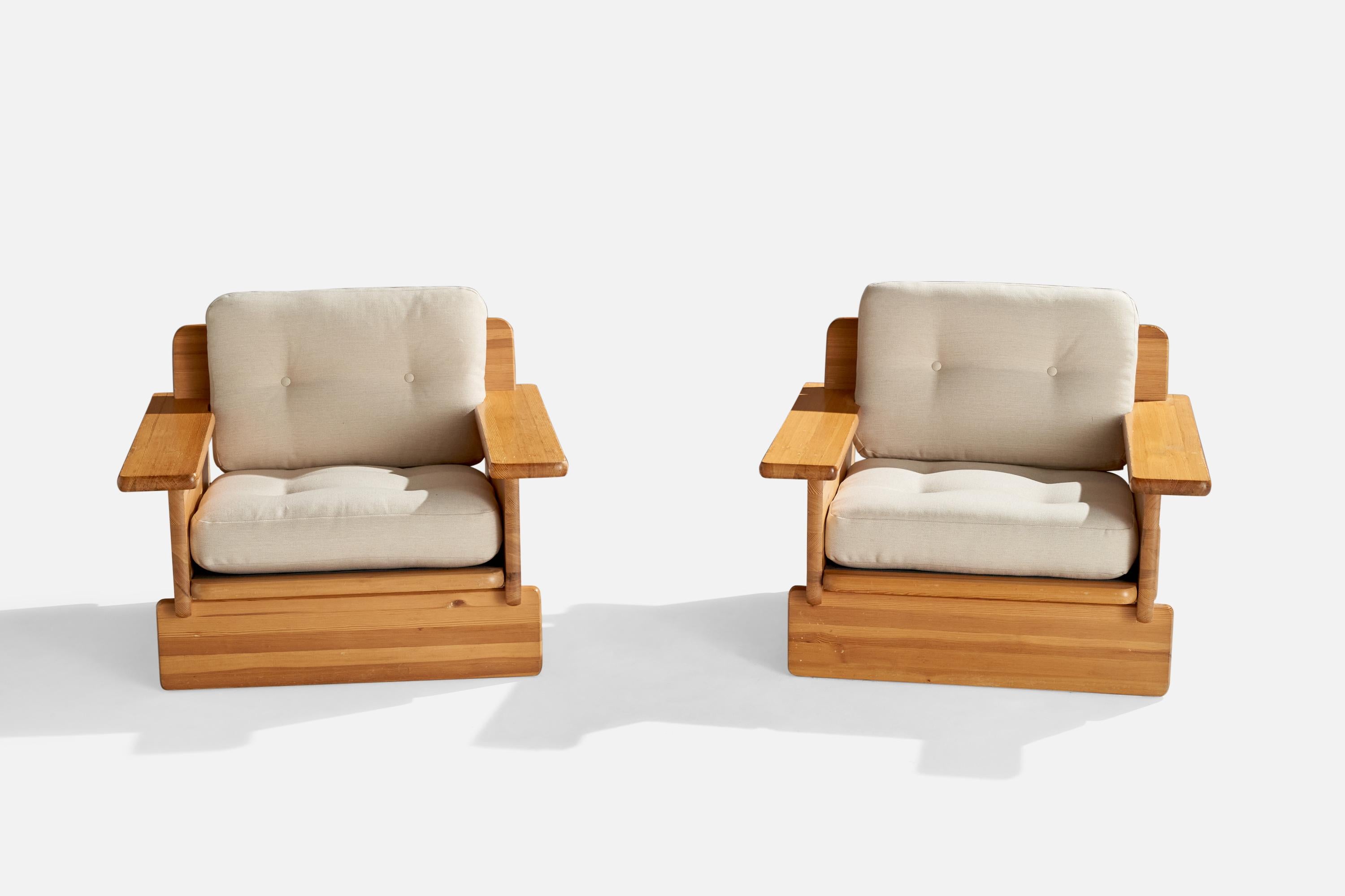 Designer suédois, fauteuils de salon, pin, tissu, Suède, 1970 Bon état - En vente à High Point, NC