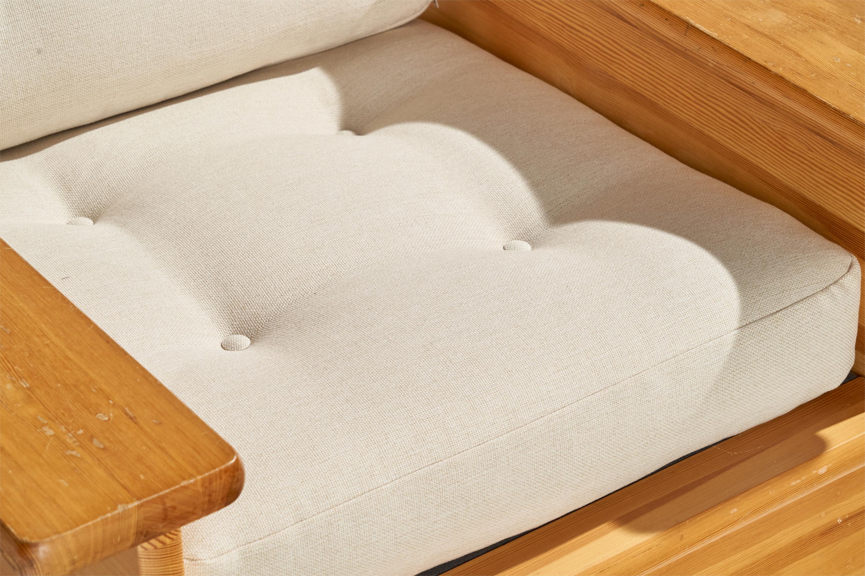 Designer suédois, fauteuils de salon, pin, tissu, Suède, 1970 en vente 1