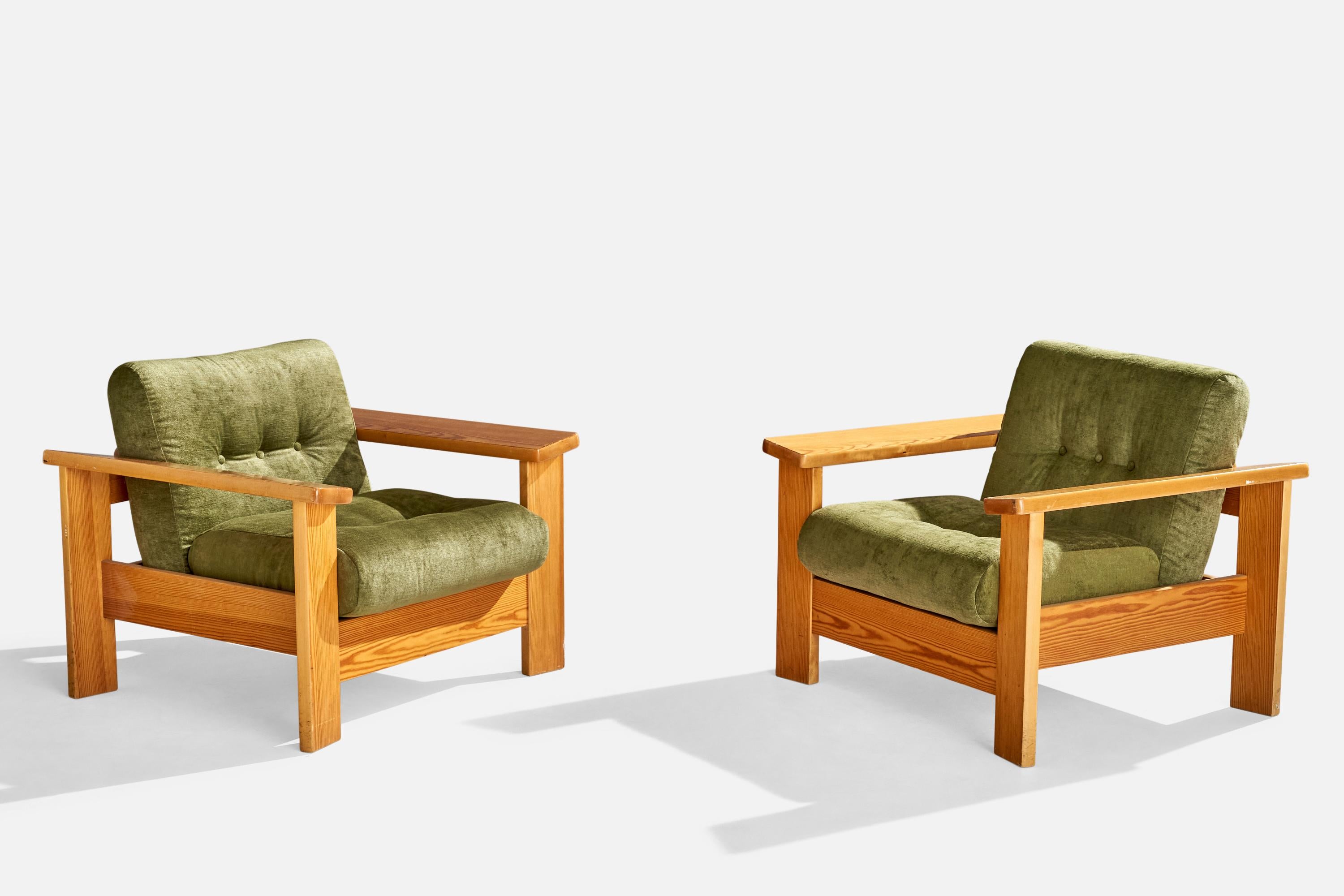 A pair of pine and green velvet lounge chairs designed and produced in Sweden, c. 1970s.

Overall Dimensions: 27
