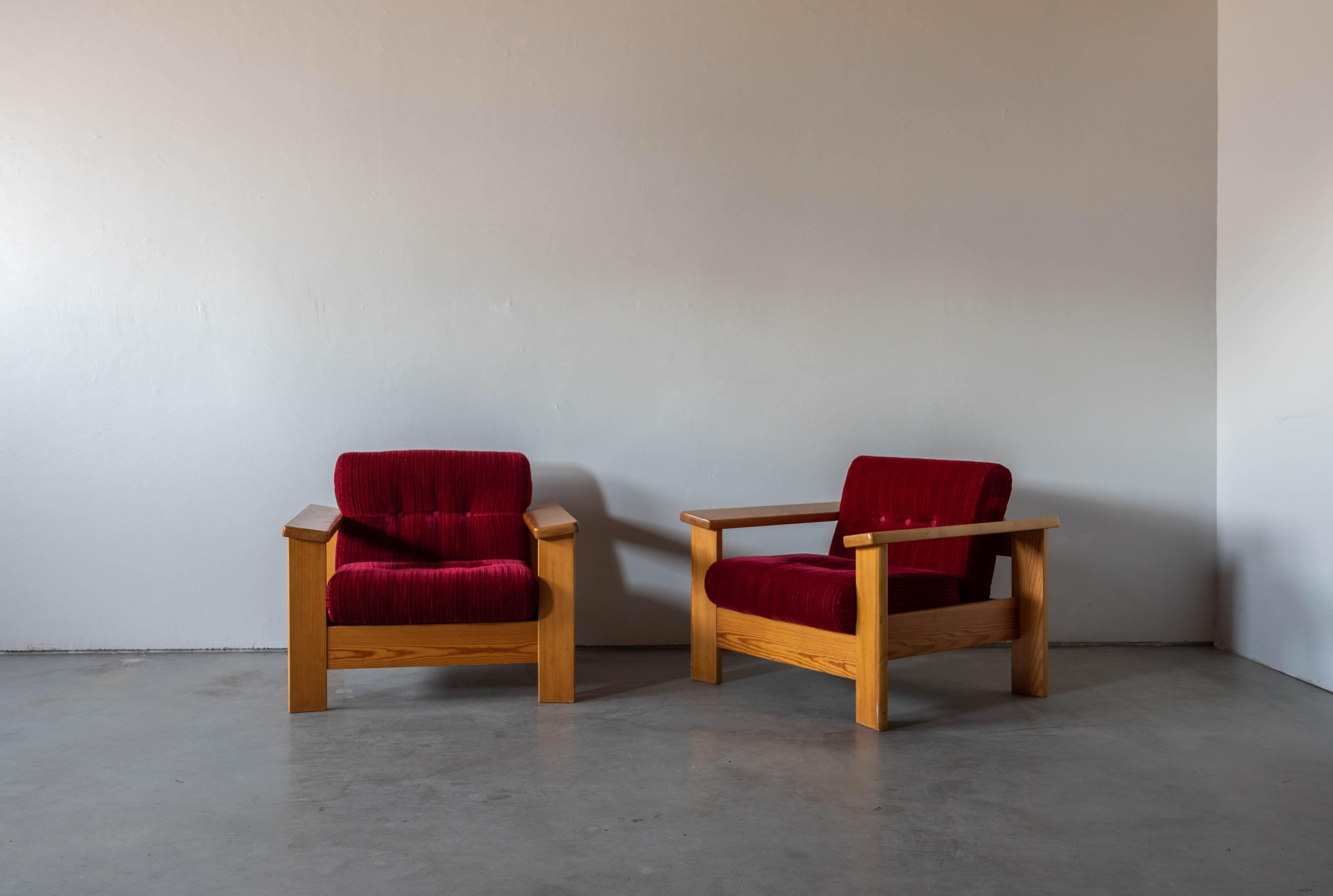 Moderne Designer suédois, fauteuils de salon, pin massif, tissu, Suède, 1970 en vente
