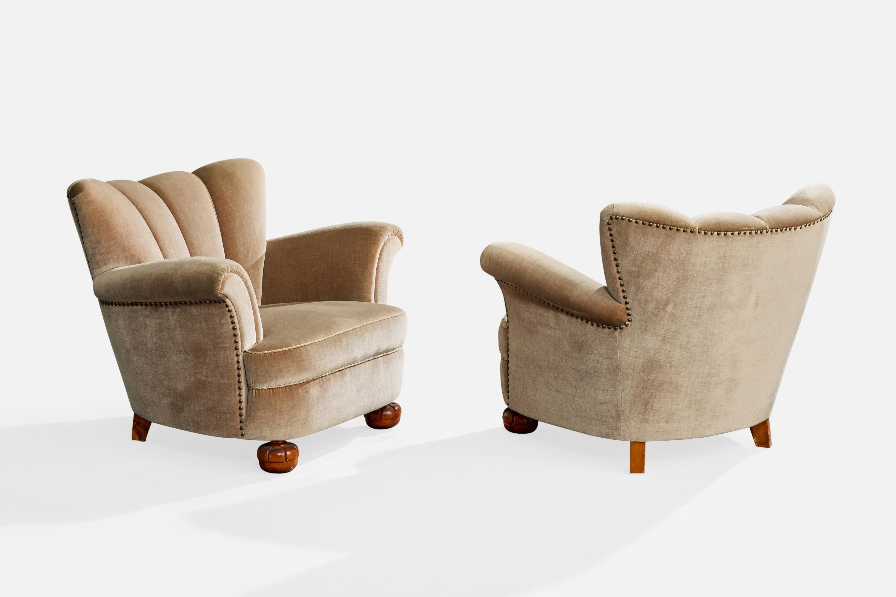 Scandinave moderne Designer suédois, fauteuils de salon, velours, bois, Suède, années 1940 en vente