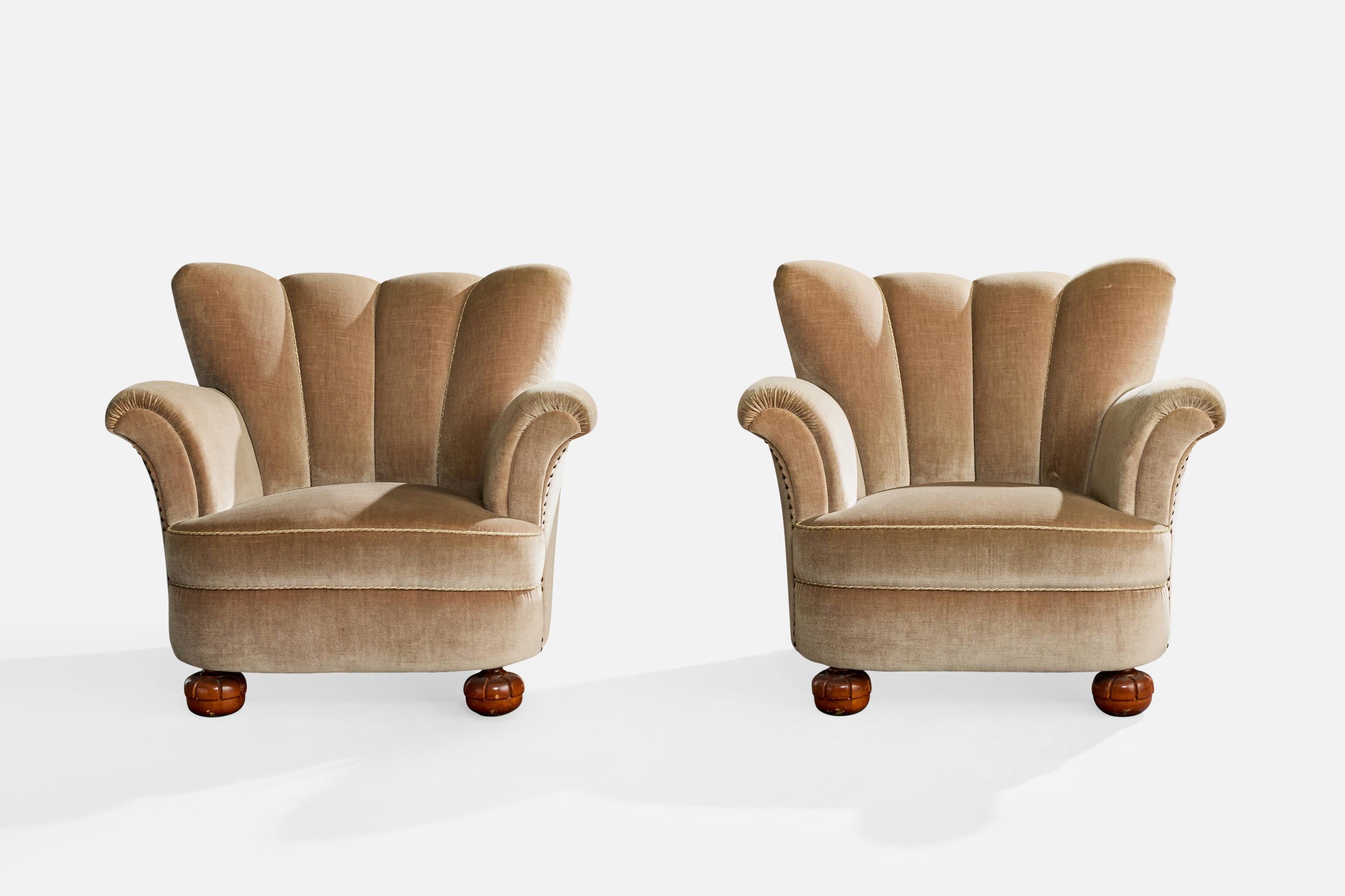 Suédois Designer suédois, fauteuils de salon, velours, bois, Suède, années 1940 en vente