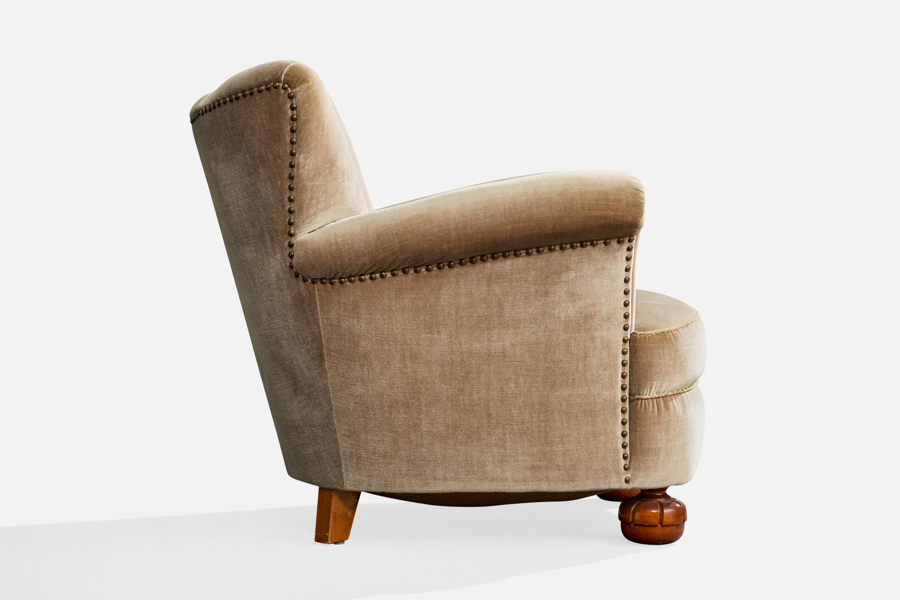 Velours Designer suédois, fauteuils de salon, velours, bois, Suède, années 1940 en vente