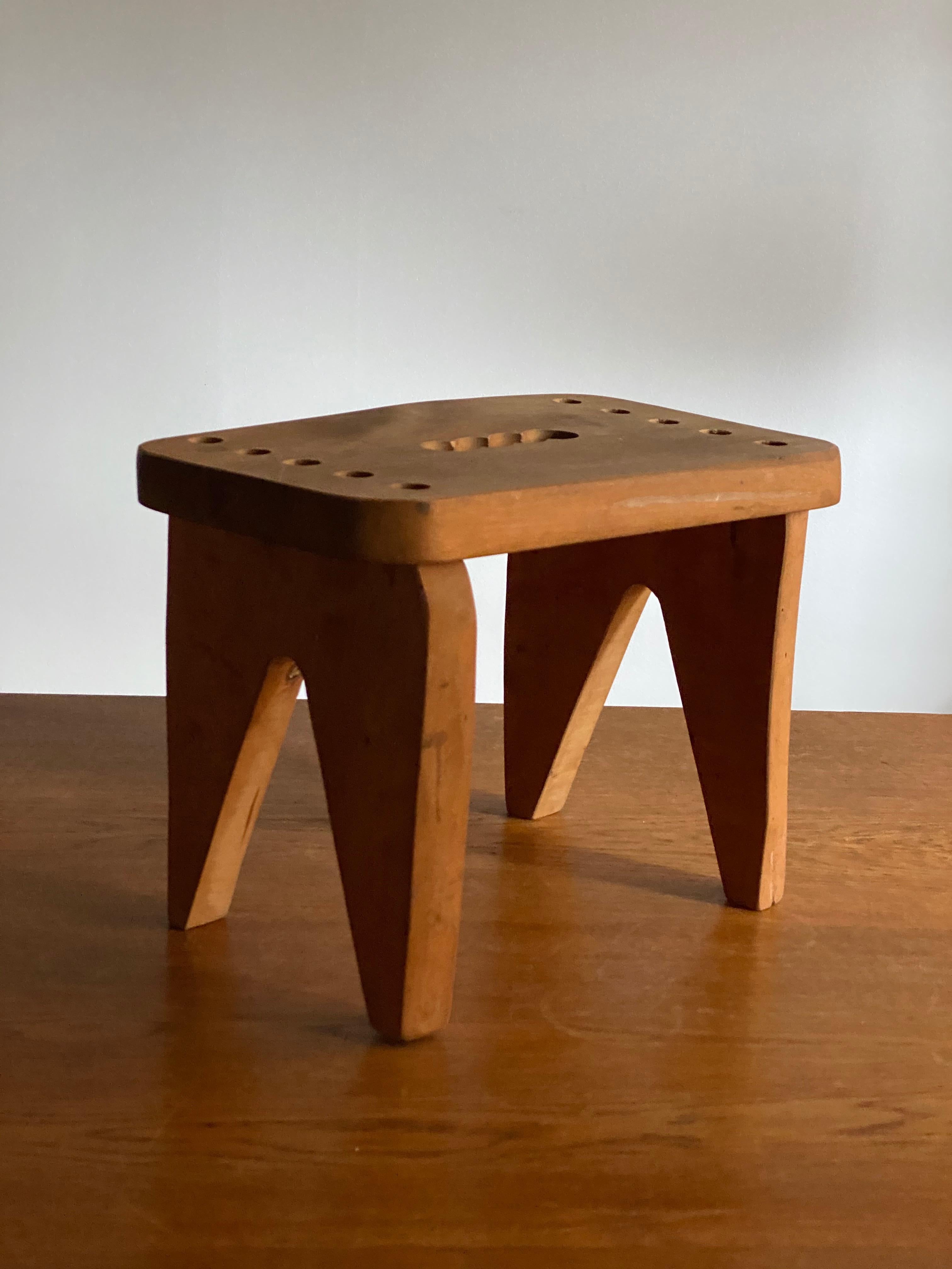 A handmade Minimalist and rustic sauna stool, designed and produced in Sweden, 1950s. In finely sculpted and joined solid pine. 

Features superb revealed joinery. All original condition.

Other designers of the 20th century working in pine