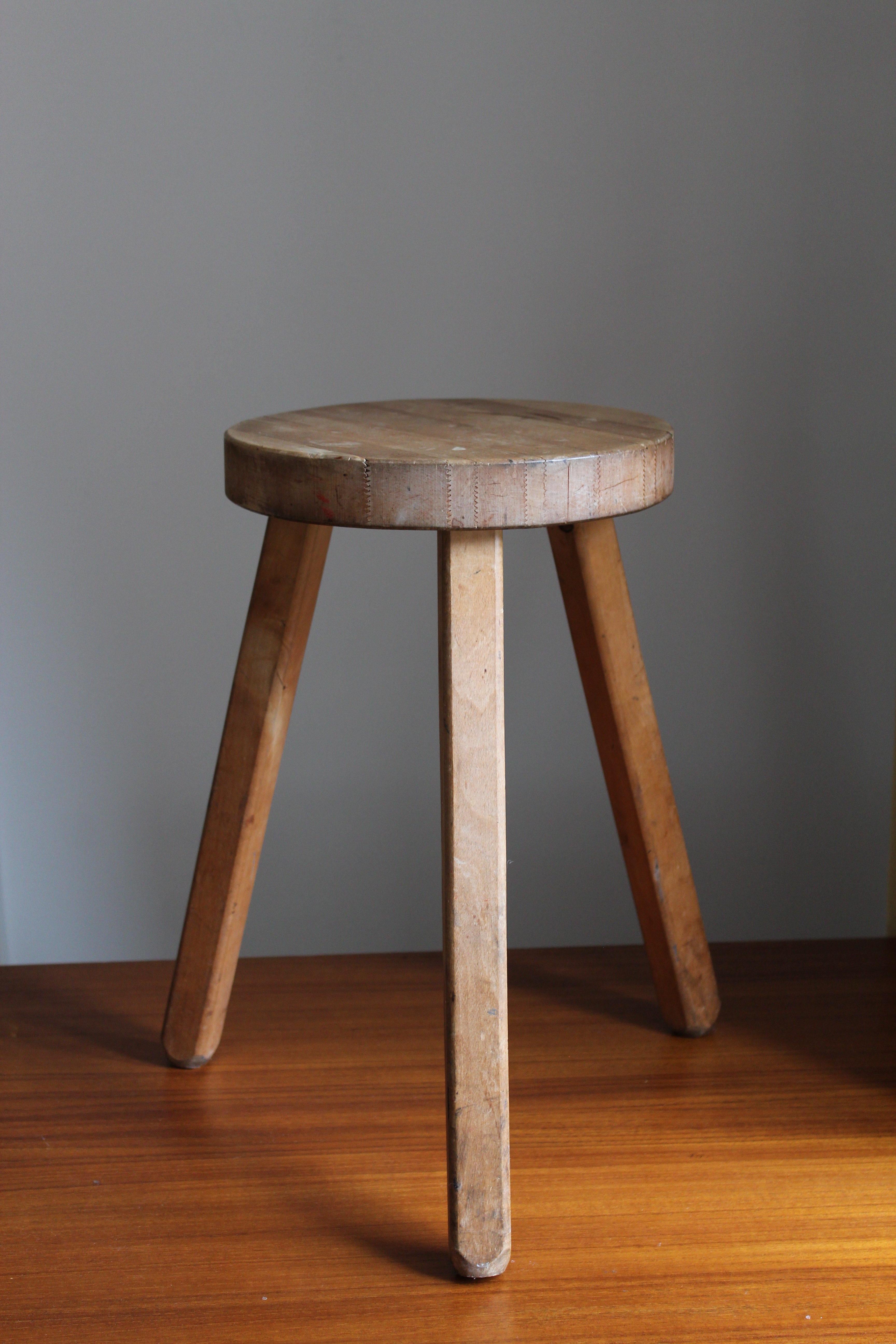 A Swedish wooden stool or side table. By unknown designer, 1970s. 

Please see LU3228123028512 for another available stool of the same model that could be paired with this stool.

Other designers working in similar style and materials include