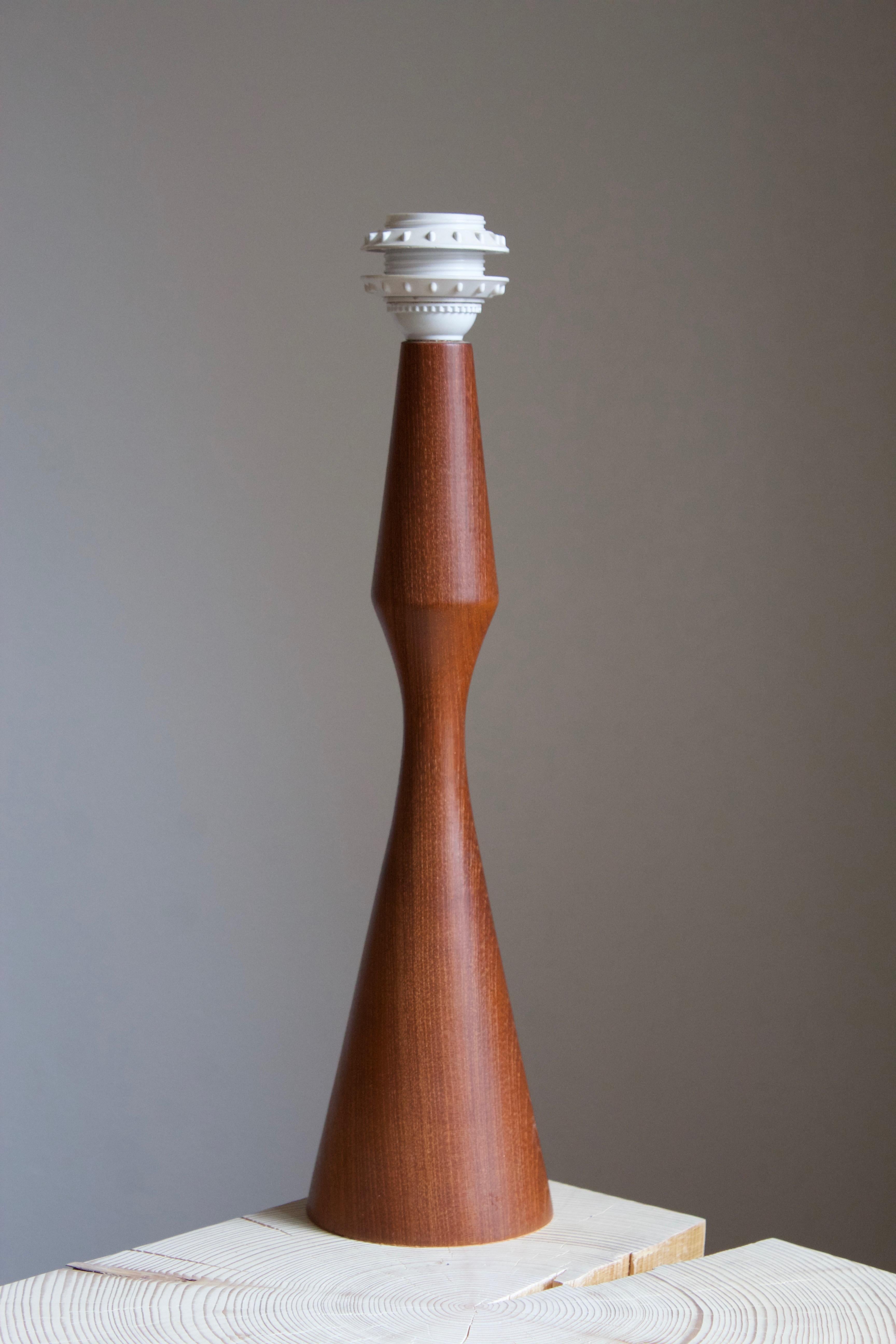 Swedish Designer, Minimalist Table Lamp, Solid Teak, Sweden, 1950s In Good Condition In High Point, NC