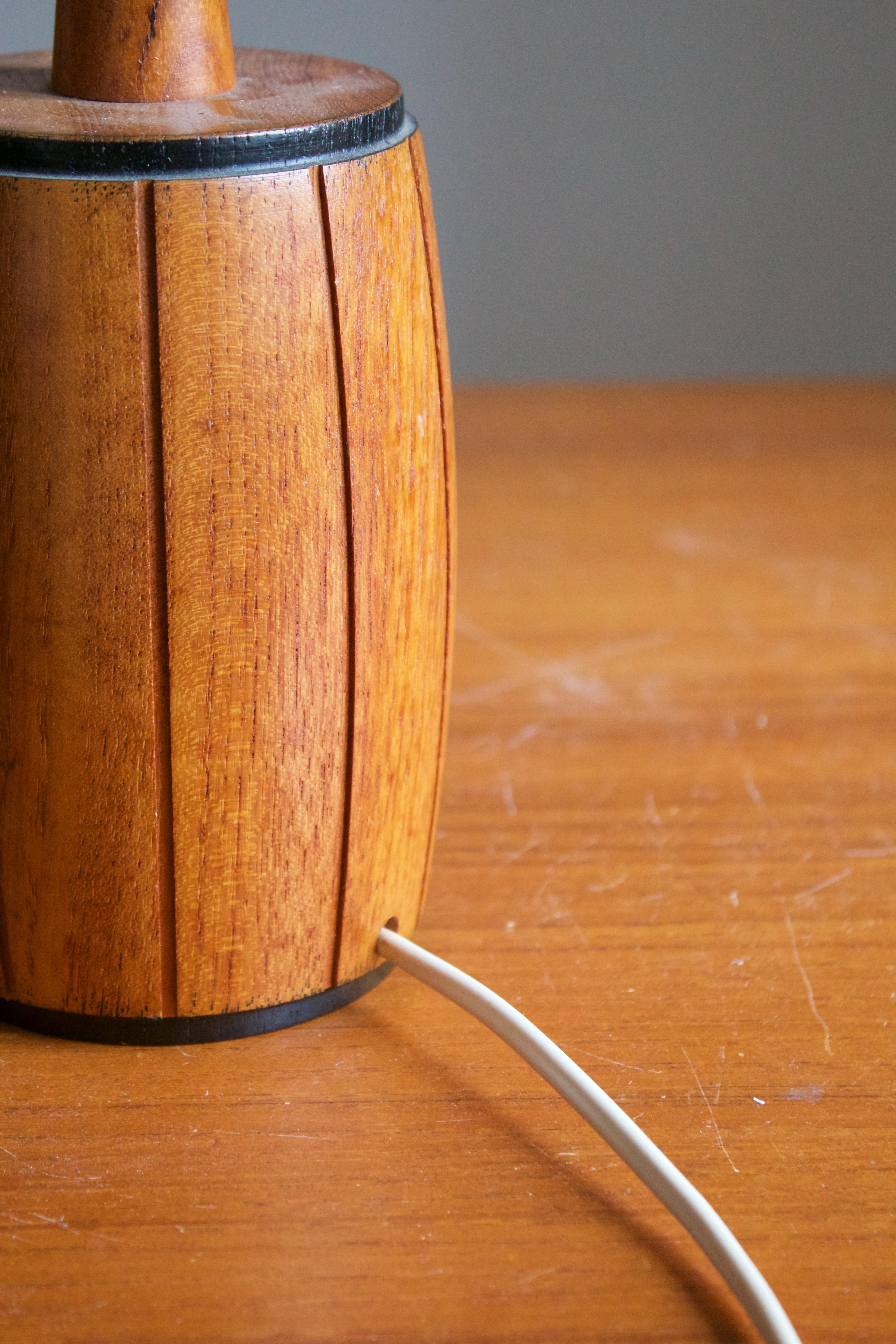 Swedish Designer, Minimalist Table Lamp, Teak, Black Paint, Sweden, 1960s In Good Condition In High Point, NC