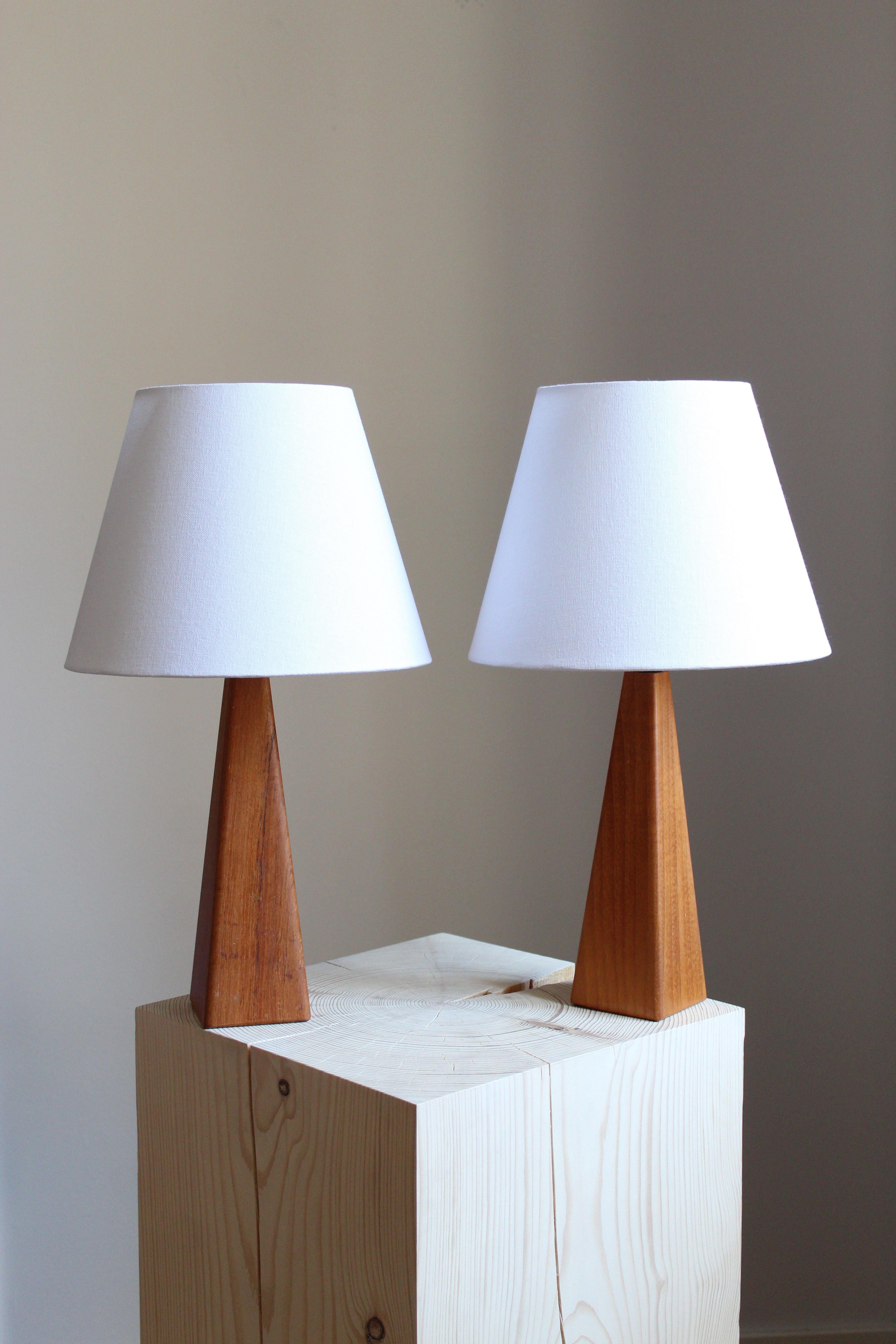 A pair of table lamps. Designed and produced in Sweden, 1960s. In solid teak. Lampshades not included.
 
   