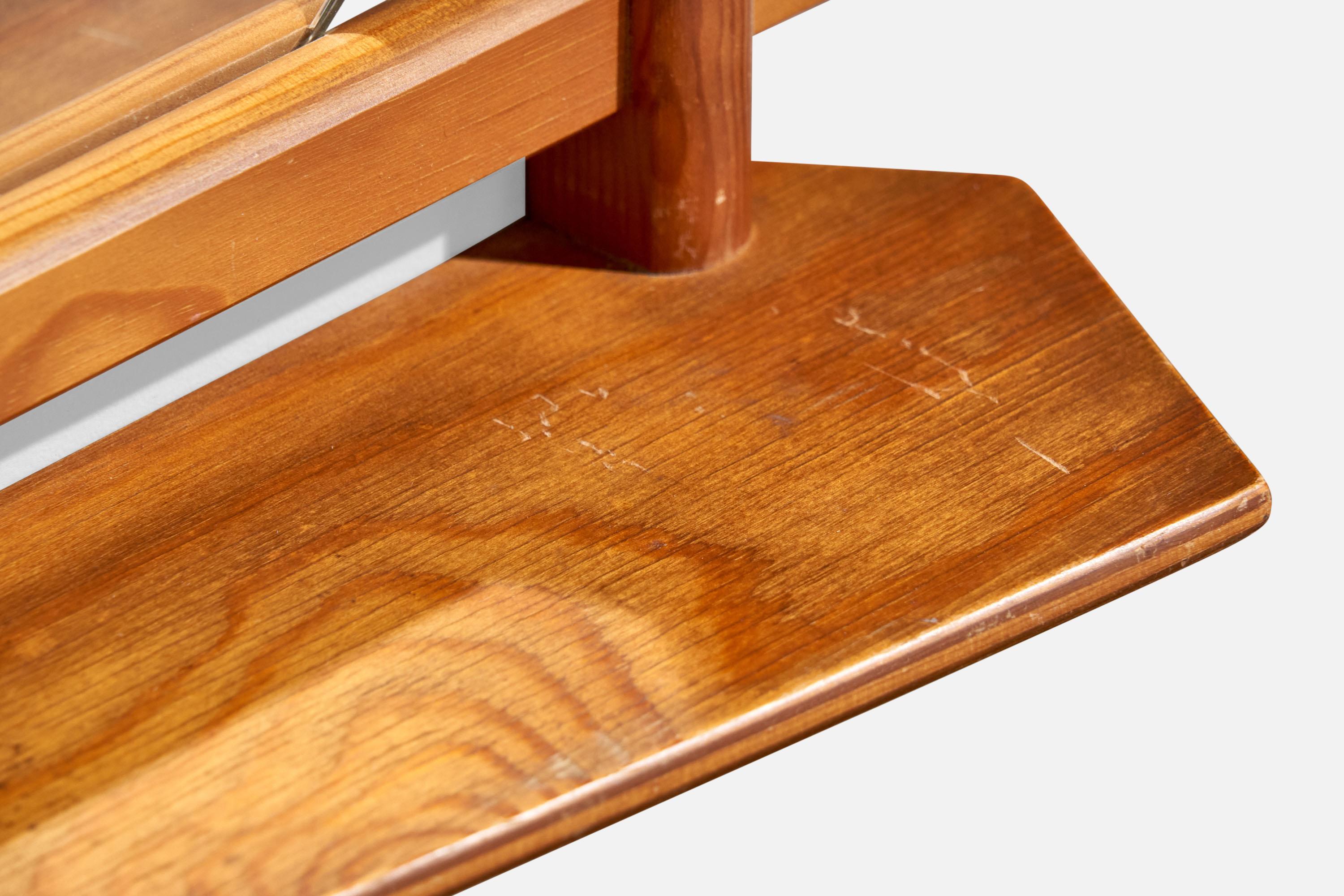 Mid-Century Modern Designer suédois, miroir, pin, cuir, Suède, années 1960 en vente