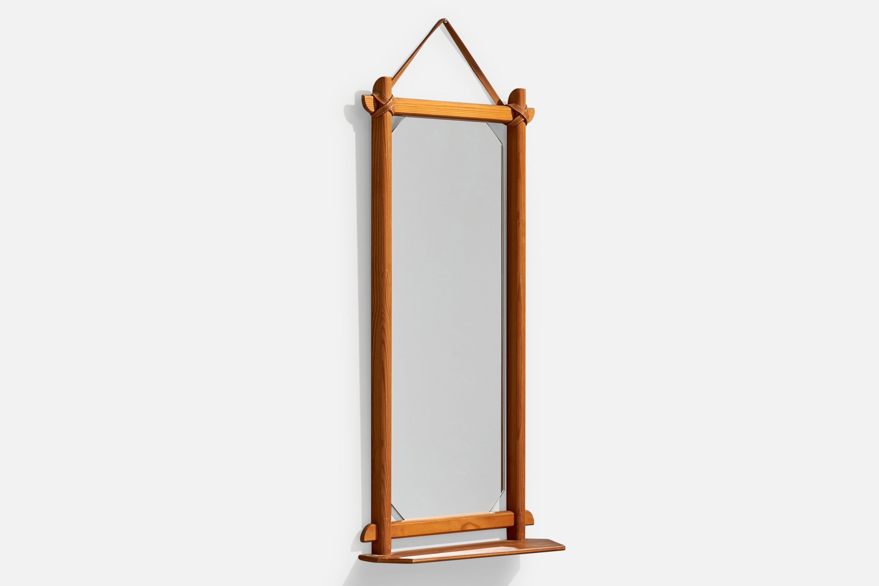 Suédois Designer suédois, miroir, pin, cuir, Suède, années 1960 en vente