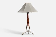 Lampada da tavolo modernista di design svedese, ottone, paralume originale in tessuto, anni '50