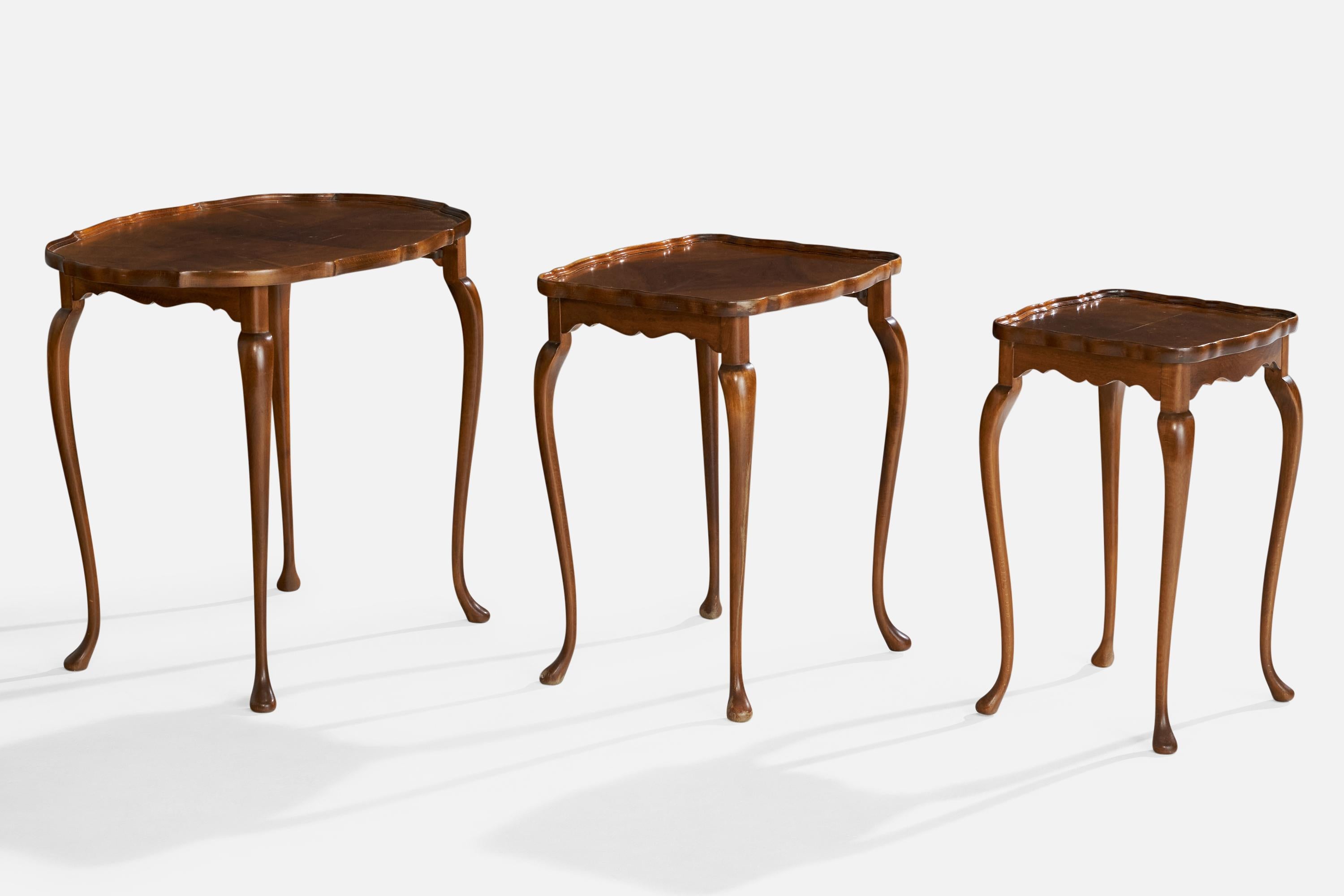 Schwedische Designerin, Schachteltische, Birke, Eiche, Schweden, 1930er Jahre im Zustand „Gut“ im Angebot in High Point, NC