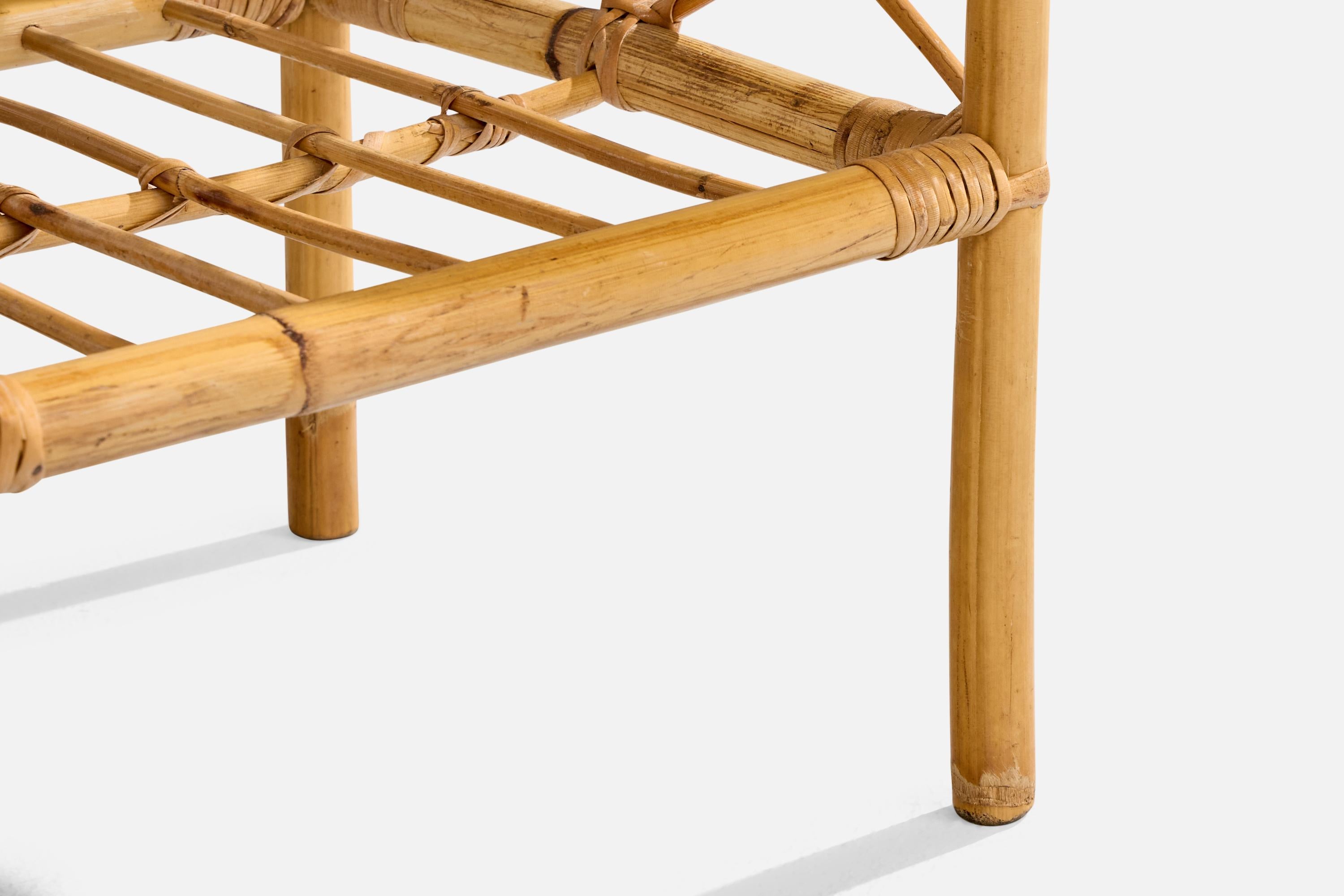 Comodini di design svedese, bambù, rattan, vetro, Svezia, anni '50 in vendita 2