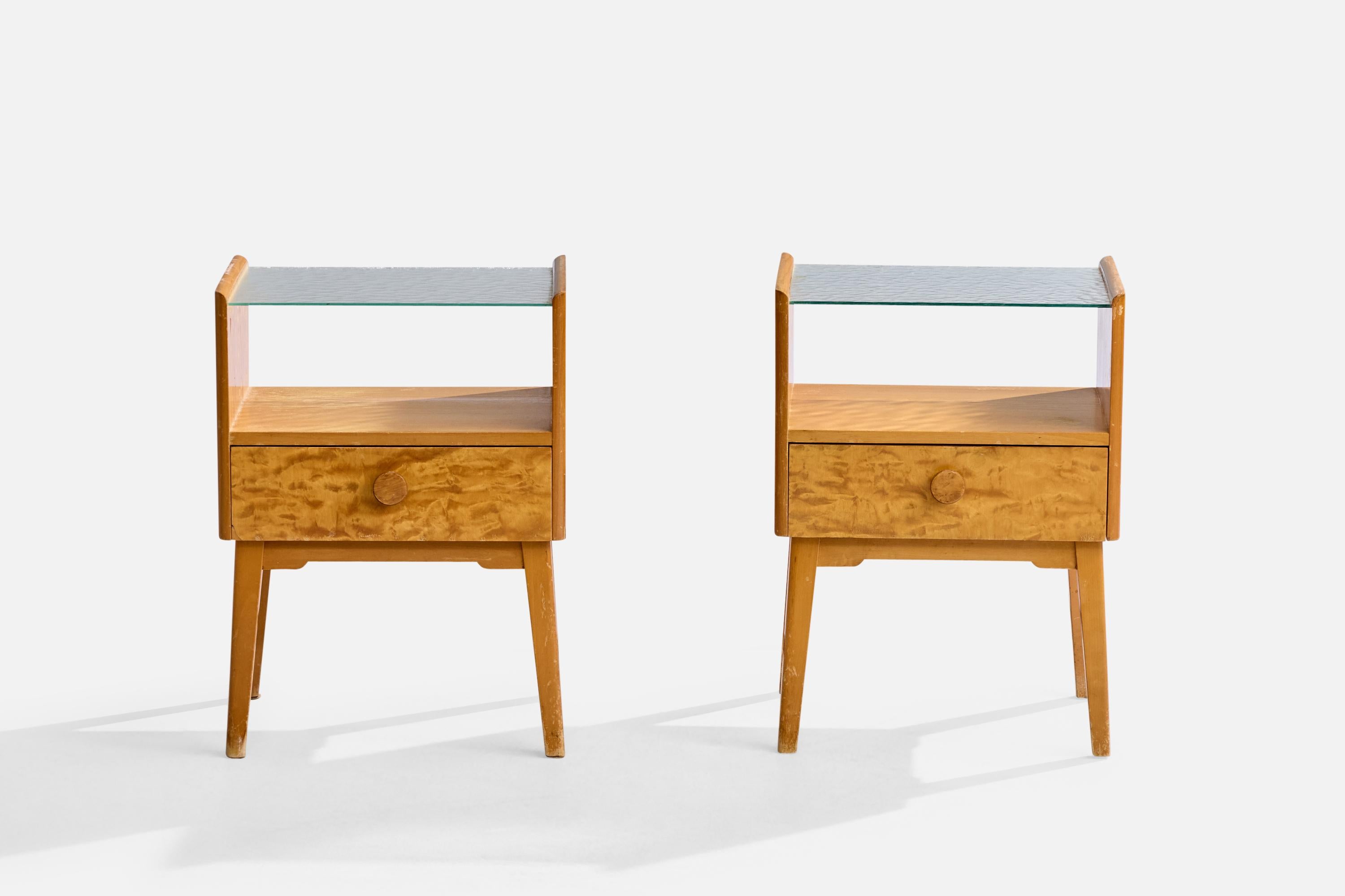 Scandinavo moderno Comodini svedesi di design, betulla, quercia, vetro, Svezia, anni '40 in vendita
