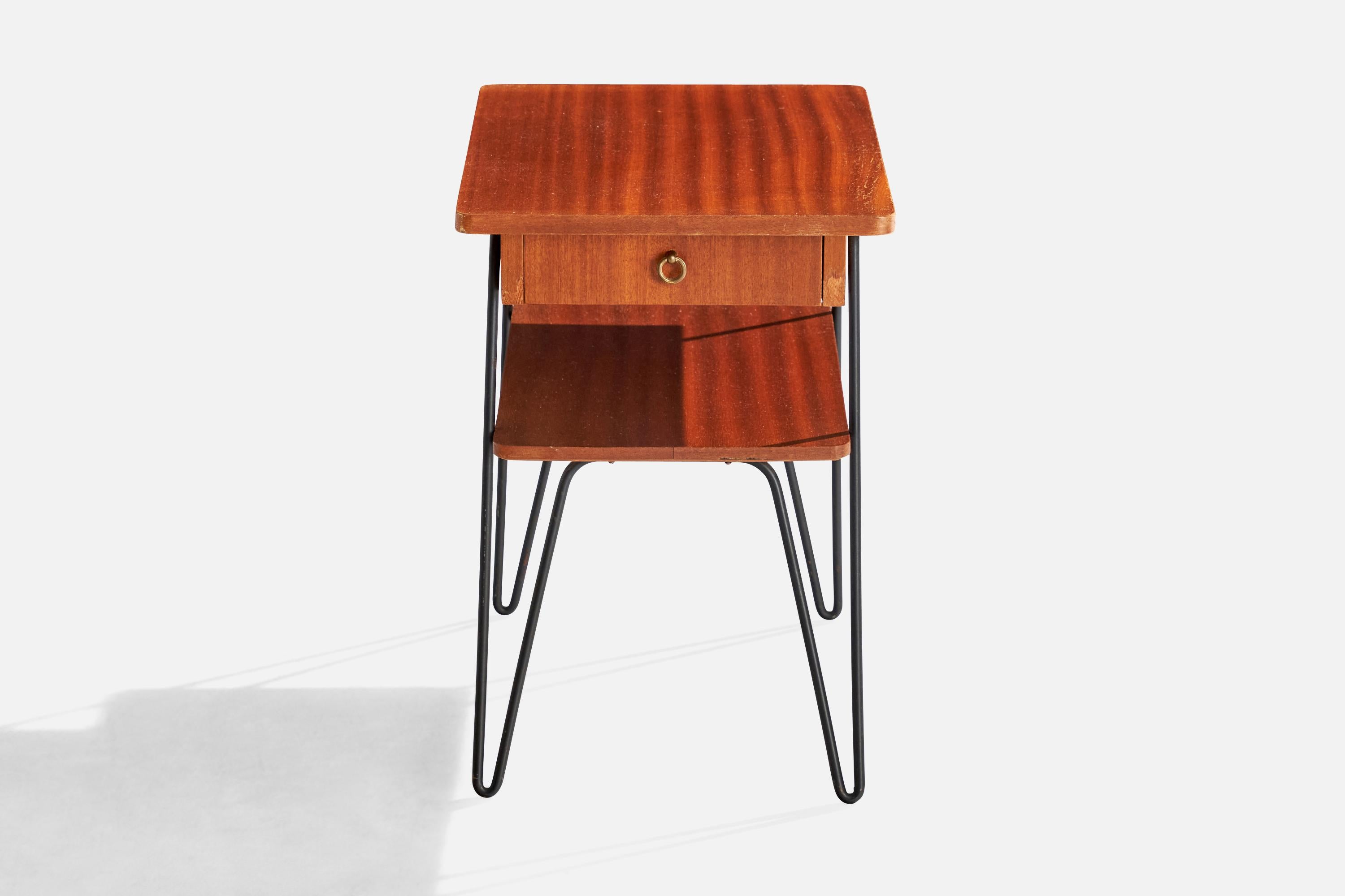 Comodini di design svedese, ferro, teak, ottone, Svezia, anni '50 In condizioni discrete in vendita a High Point, NC