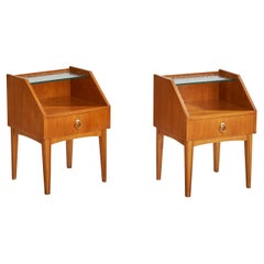 Designer suédois, tables de nuit, chêne, laiton, verre, Suède, années 1940