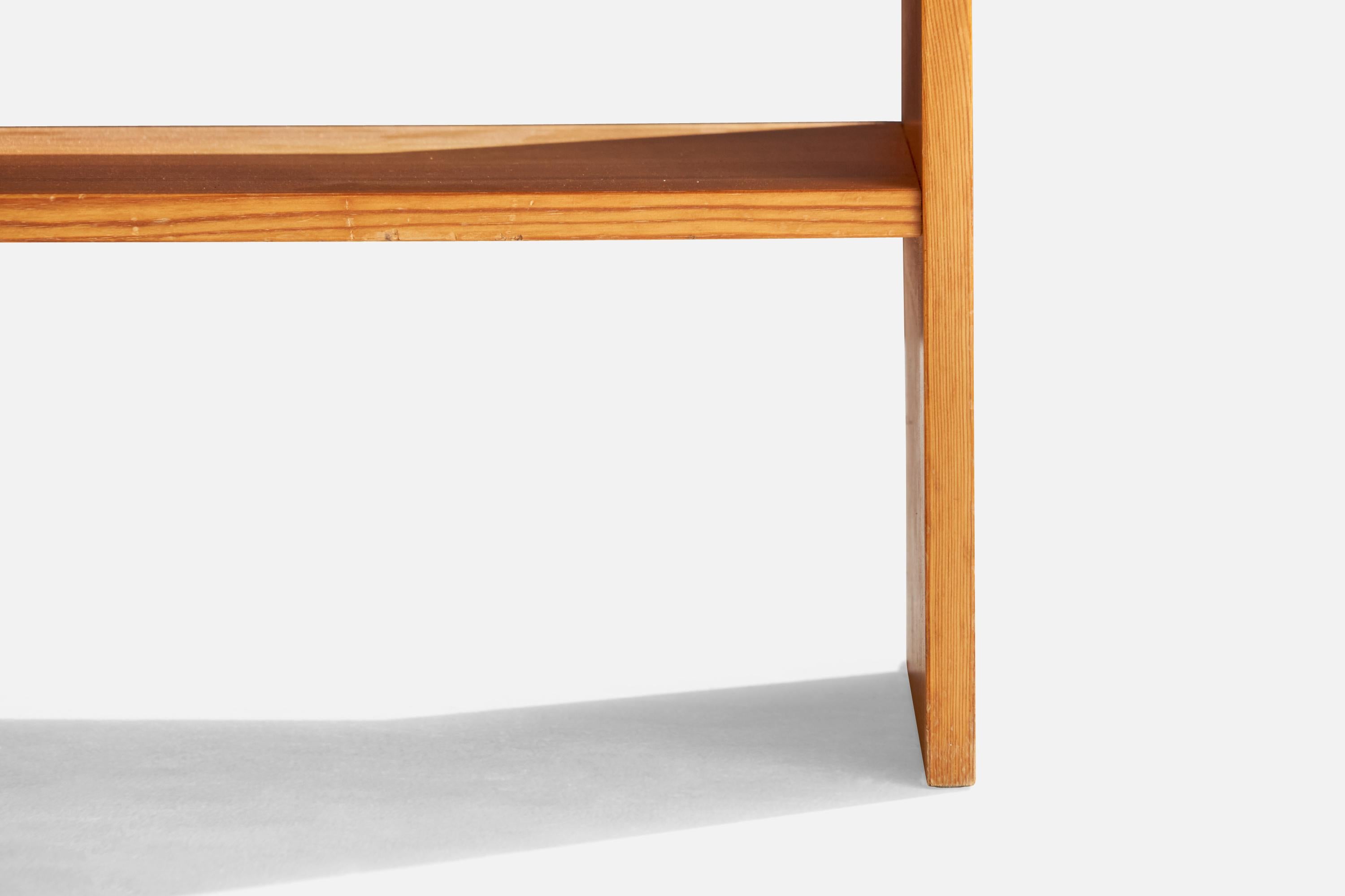 Tables de nuit de designer suédois, pin, Suède, années 1970 en vente 5