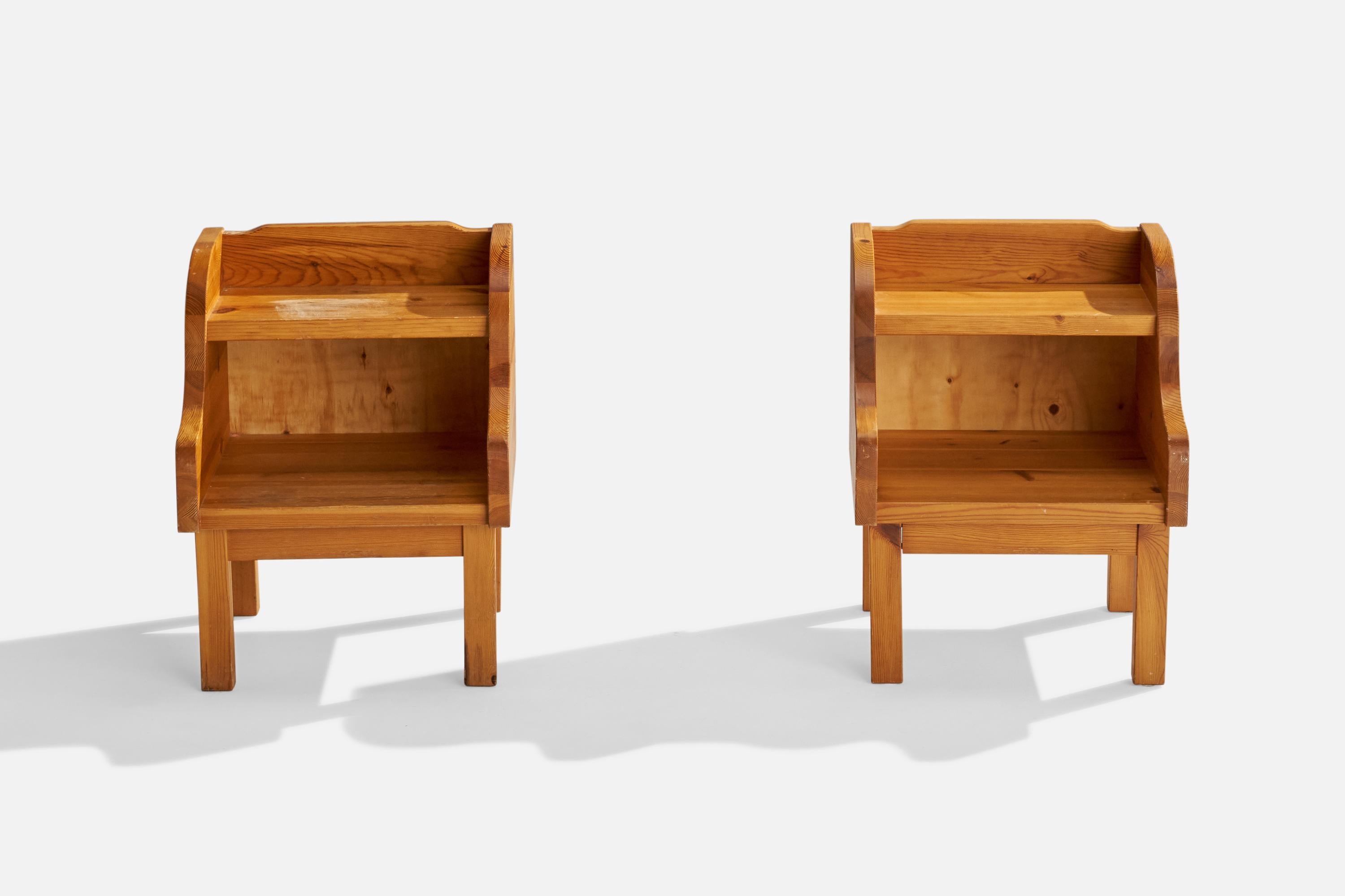 Swedish Designer, Nightstands, Pine, Sweden, 1970s In Good Condition For Sale In High Point, NC