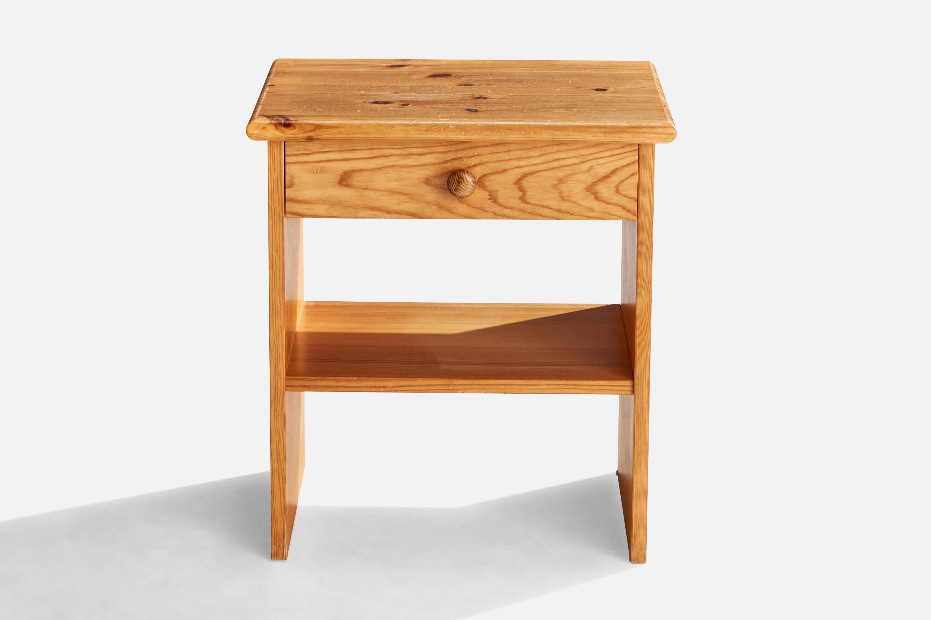 Pin Tables de nuit de designer suédois, pin, Suède, années 1970 en vente