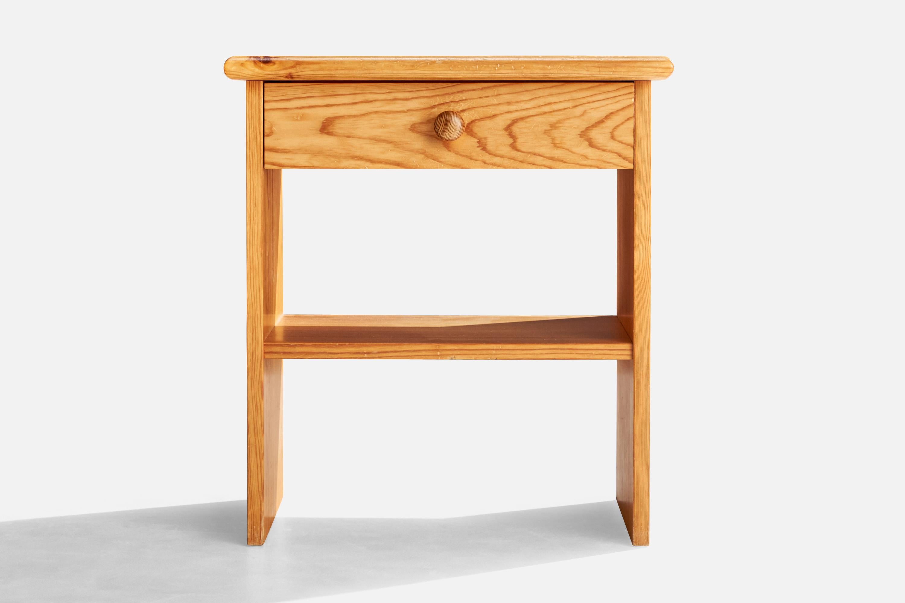 Tables de nuit de designer suédois, pin, Suède, années 1970 en vente 2